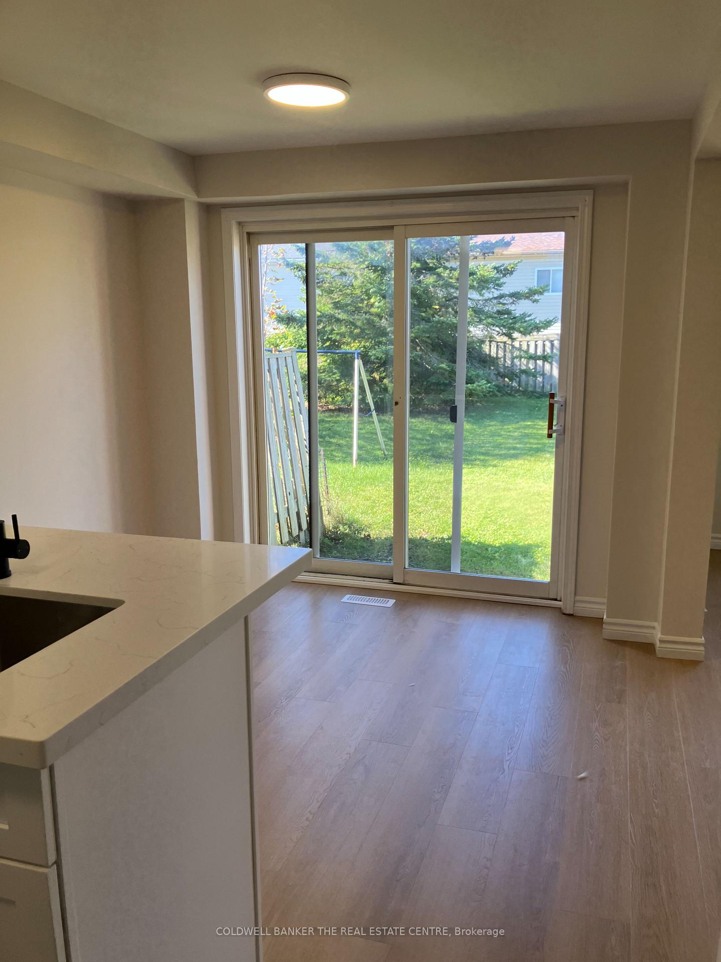 Photo 3 of 141 Black Cherry Crescent, Barrie, Holly — HOMEH
