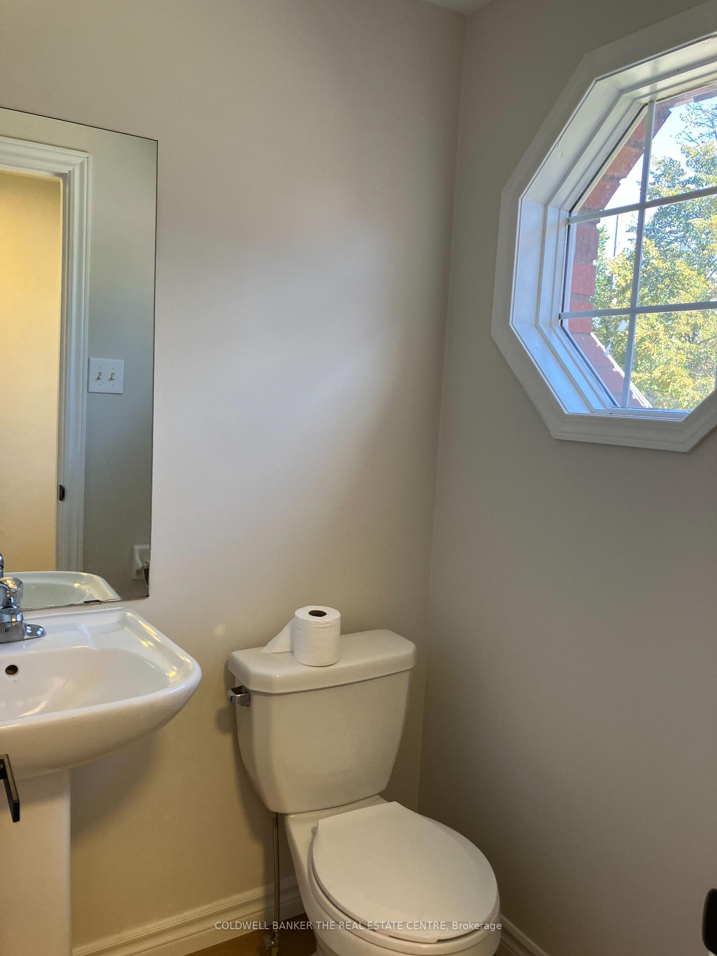 Photo 6 of 141 Black Cherry Crescent, Barrie, Holly — HOMEH