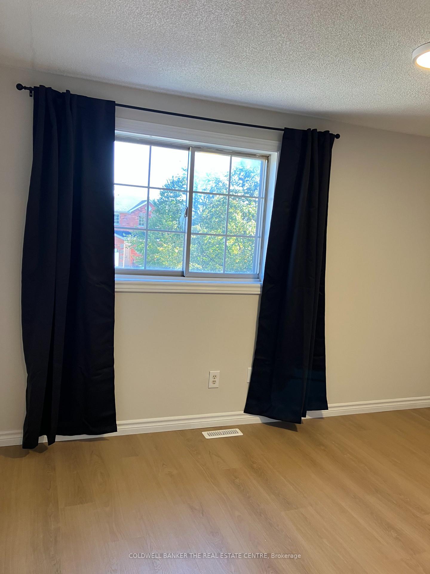 Photo 7 of 141 Black Cherry Crescent, Barrie, Holly — HOMEH
