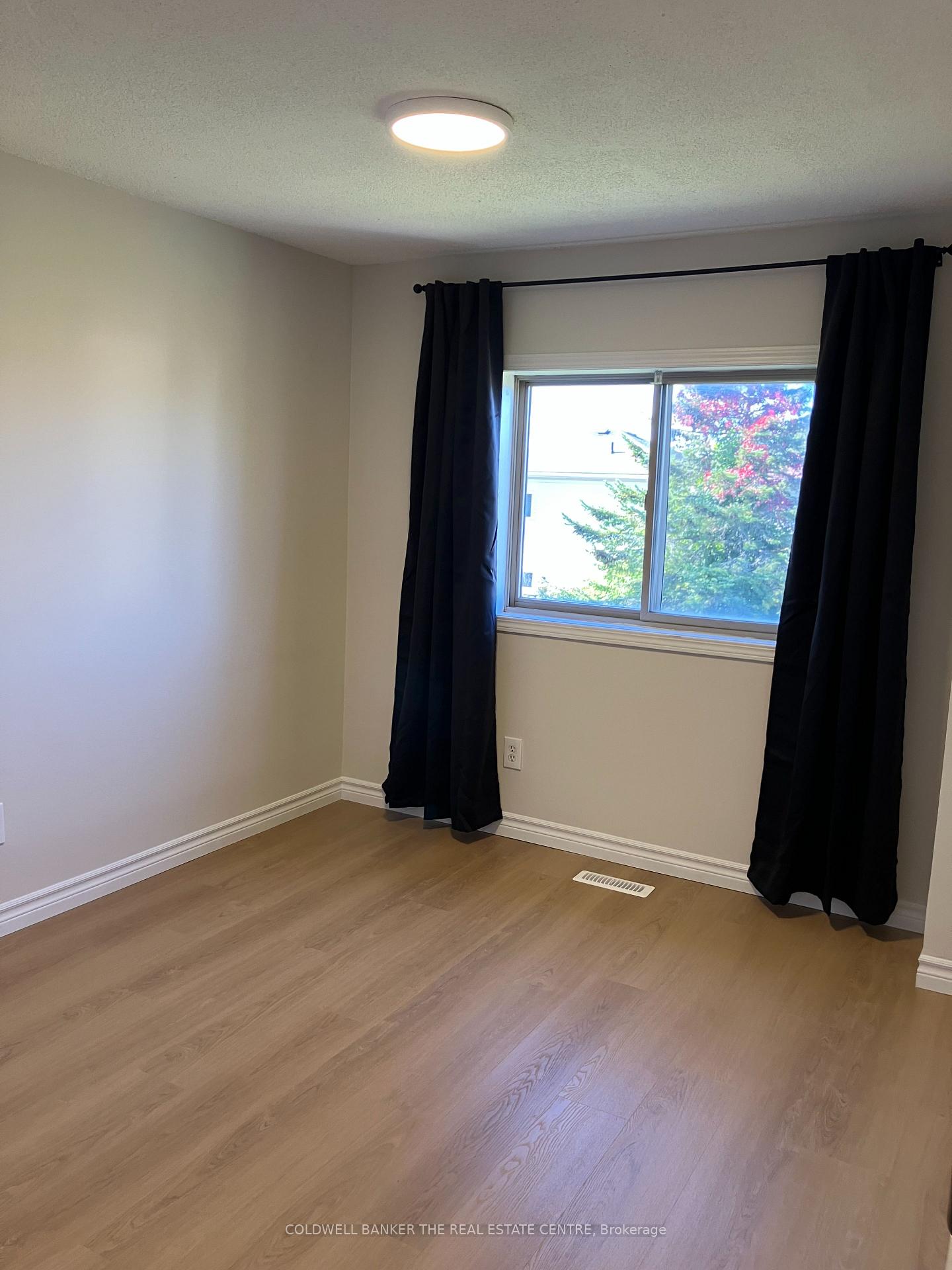Photo 8 of 141 Black Cherry Crescent, Barrie, Holly — HOMEH