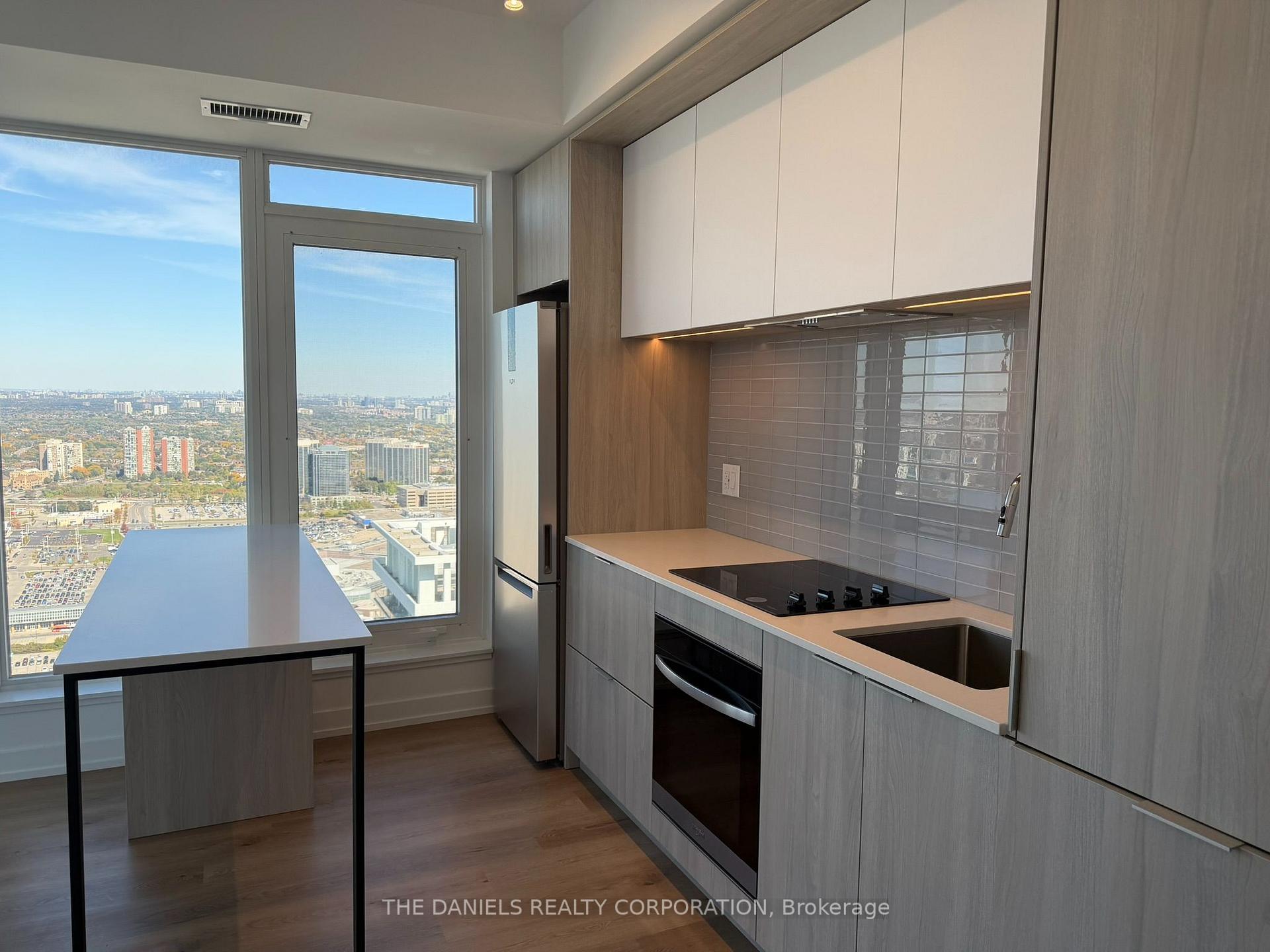 Photo 8 of Unit 4003, 395 Square One Drive, Mississauga, City Centre — HOMEH
