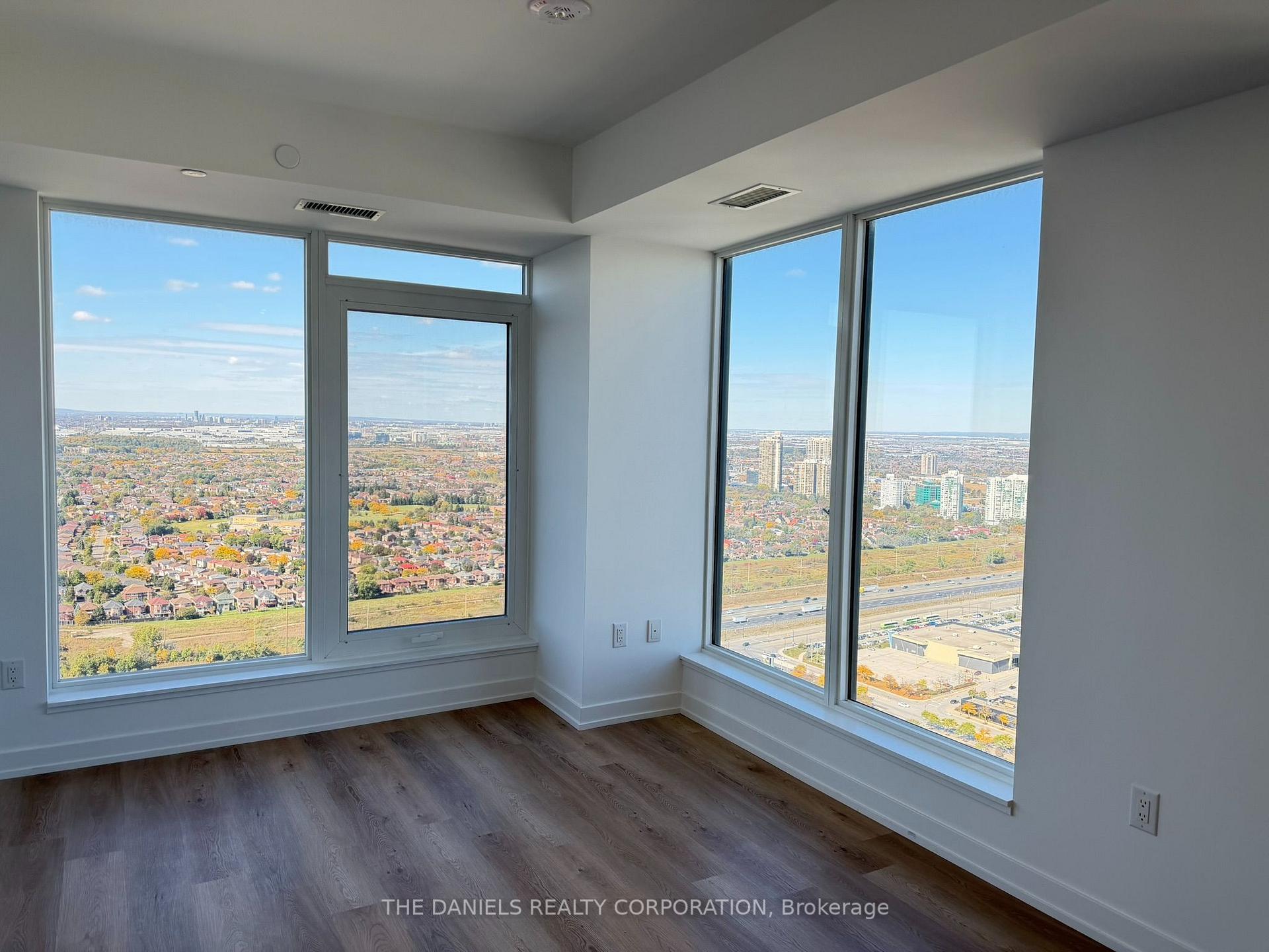 Photo 9 of Unit 4003, 395 Square One Drive, Mississauga, City Centre — HOMEH