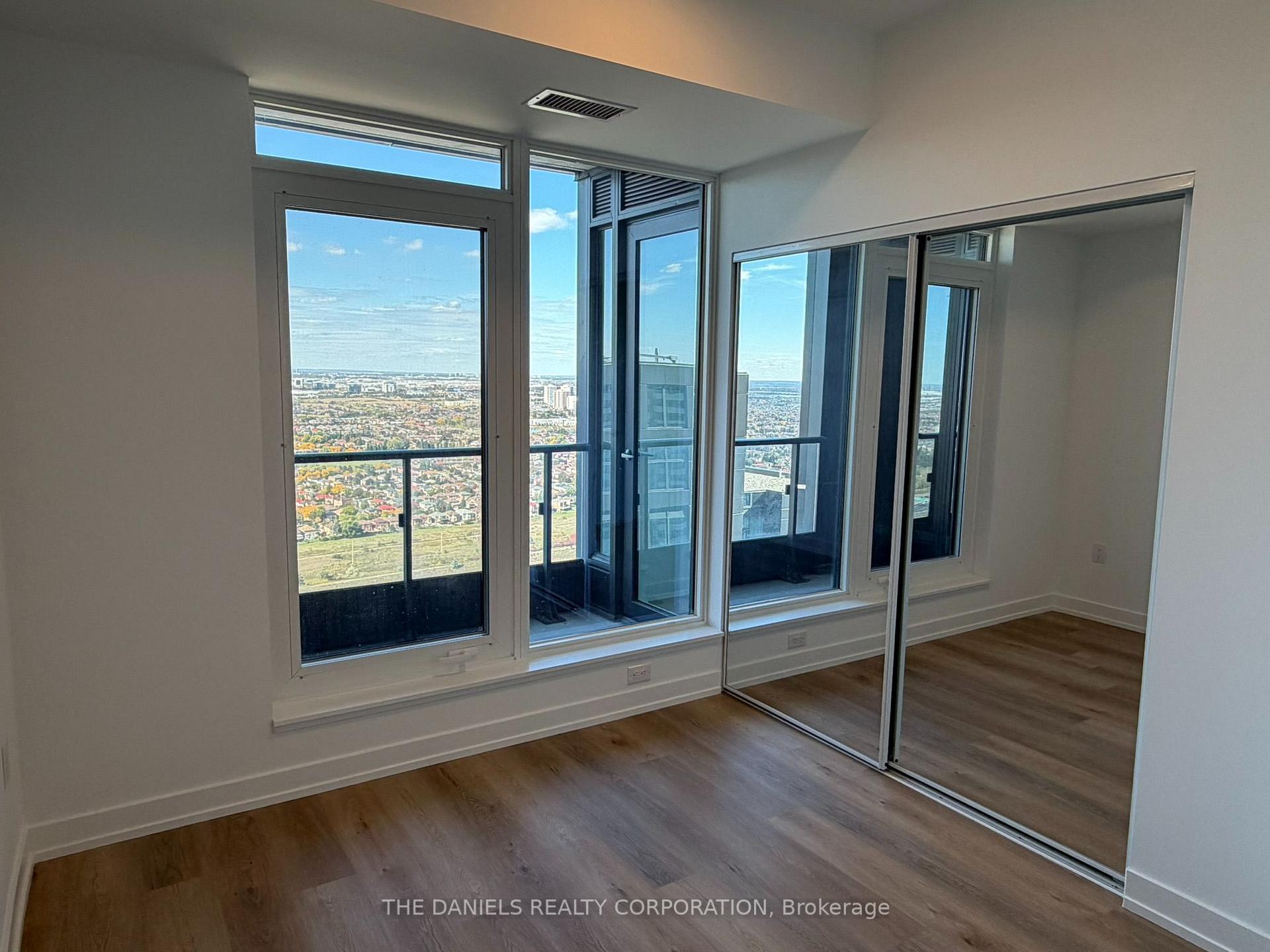 Photo 10 of Unit 4003, 395 Square One Drive, Mississauga, City Centre — HOMEH