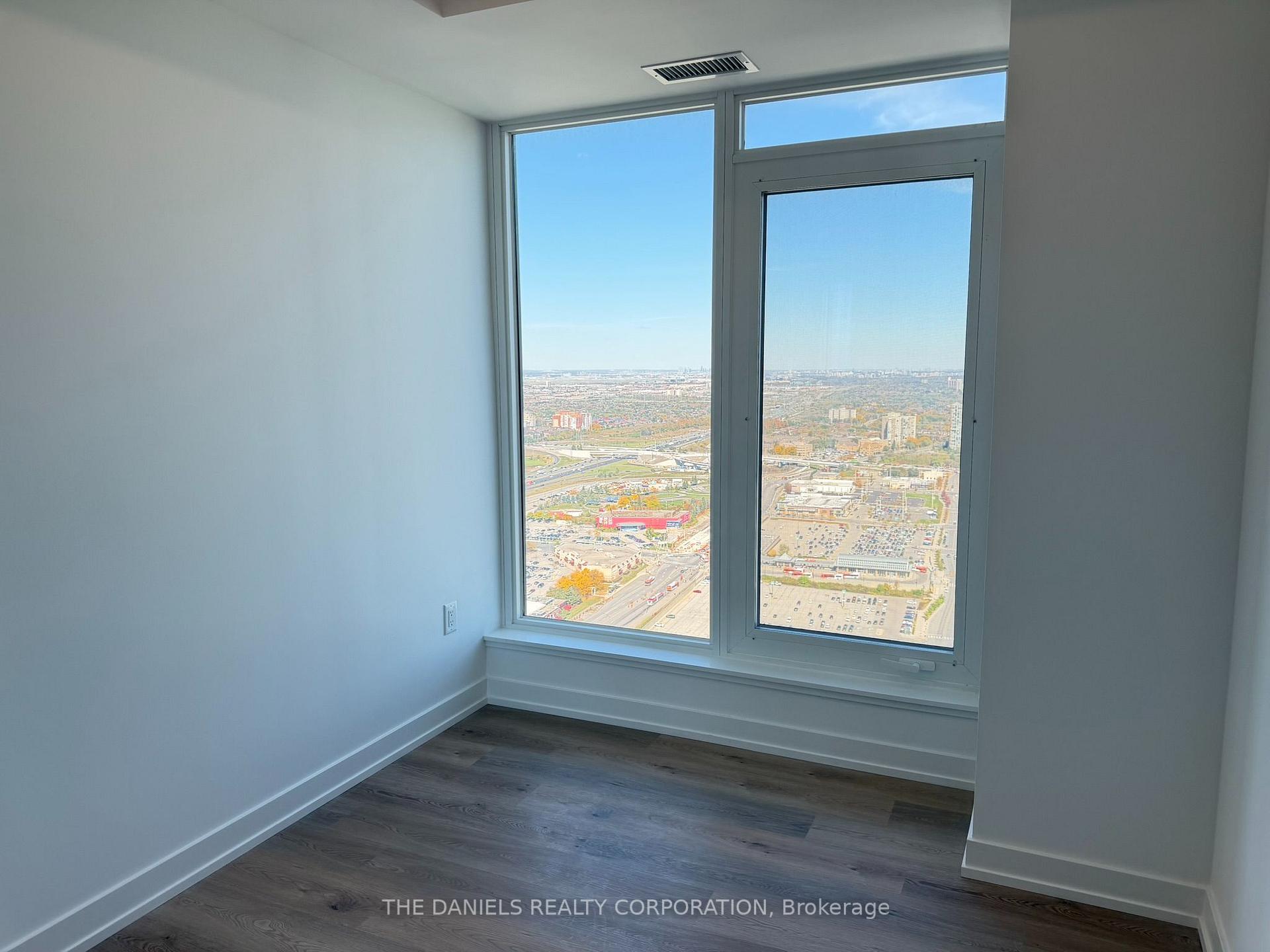 Photo 13 of Unit 4003, 395 Square One Drive, Mississauga, City Centre — HOMEH