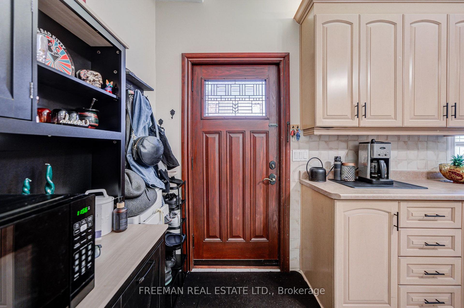 Photo 4 of 756 Euclid Avenue, Toronto, The Annex — HOMEH