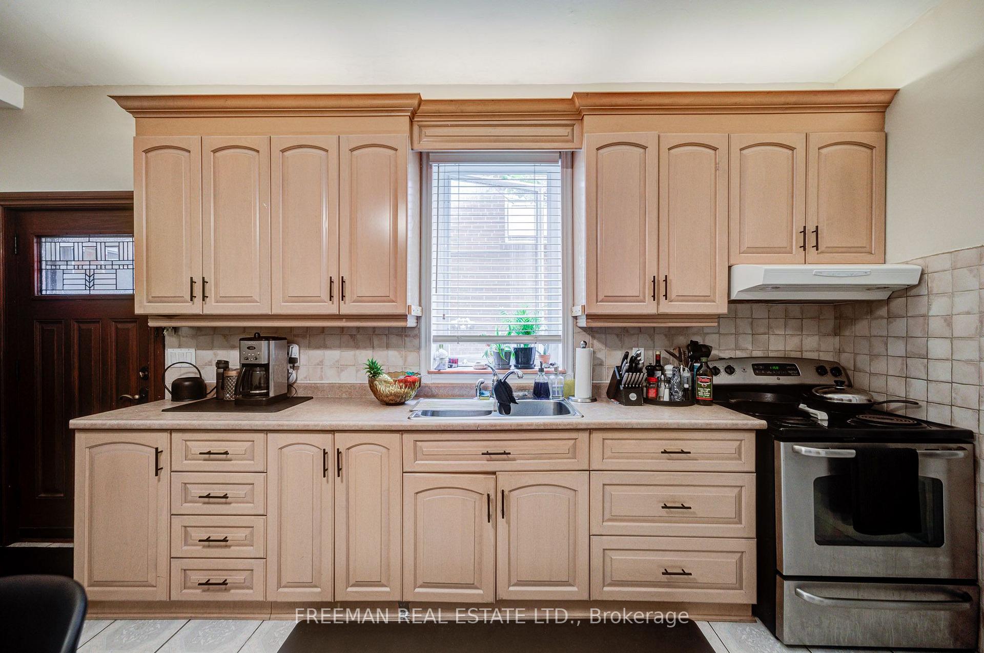 Photo 7 of 756 Euclid Avenue, Toronto, The Annex — HOMEH
