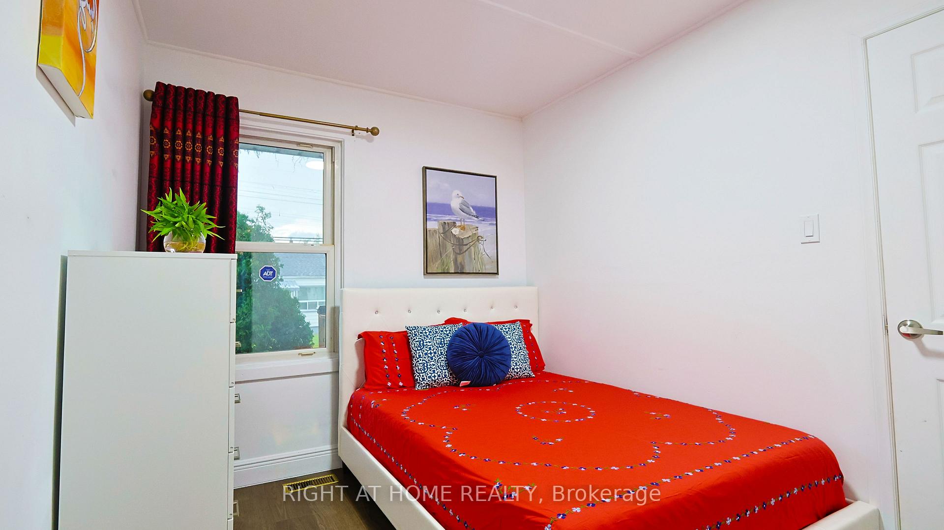 Photo 18 of 82 Normanhurst Avenue, Hamilton, Normanhurst — HOMEH