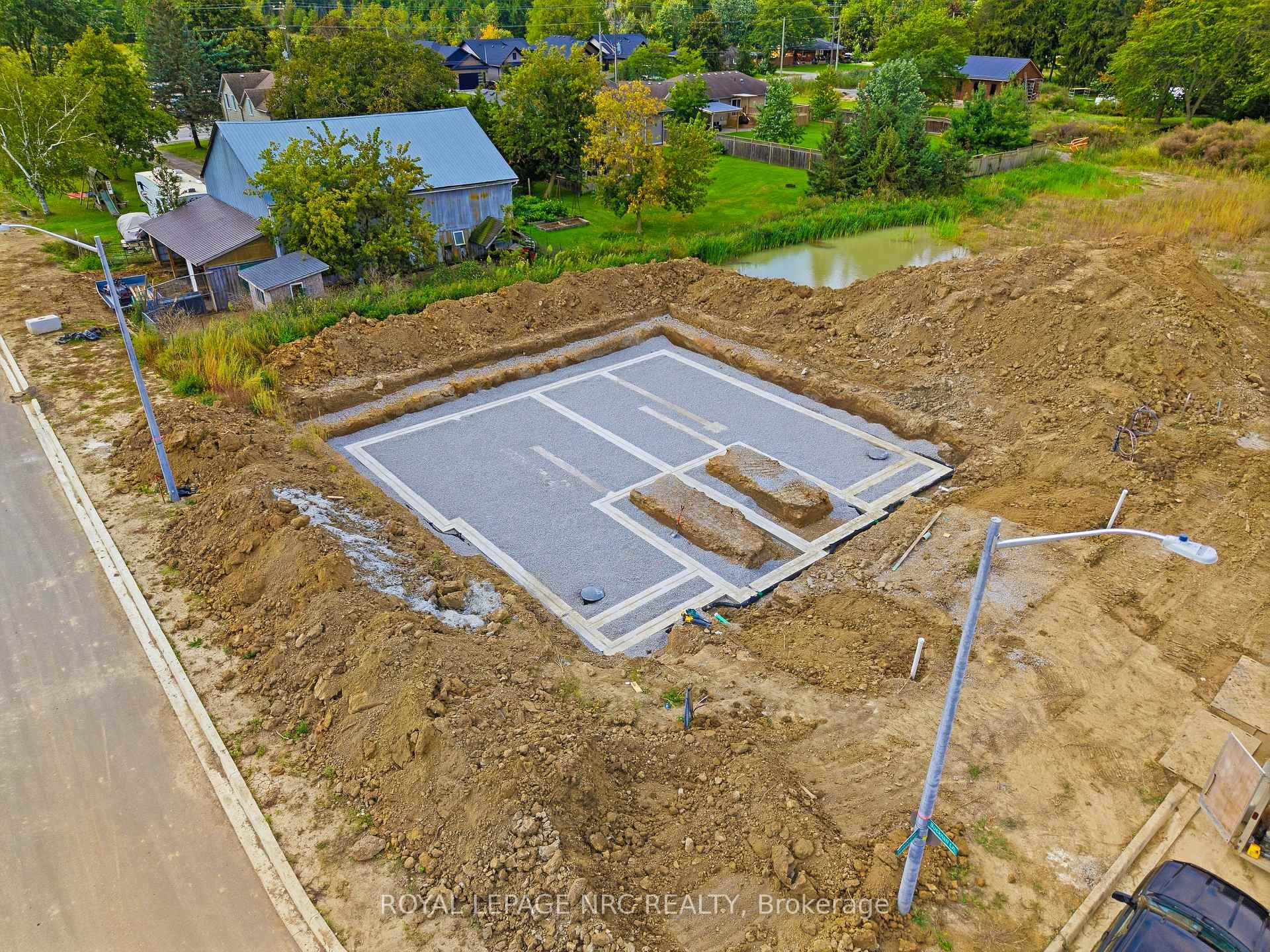 Photo 11 of 4070 Deroche Crescent, Lincoln, Beamsville — HOMEH