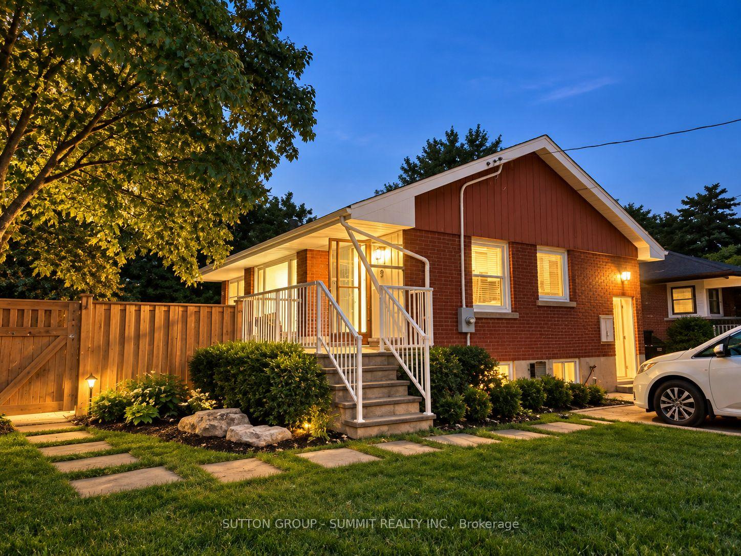 Photo 1 of 9 Grenadier Drive, Hamilton, Huntington — HOMEH