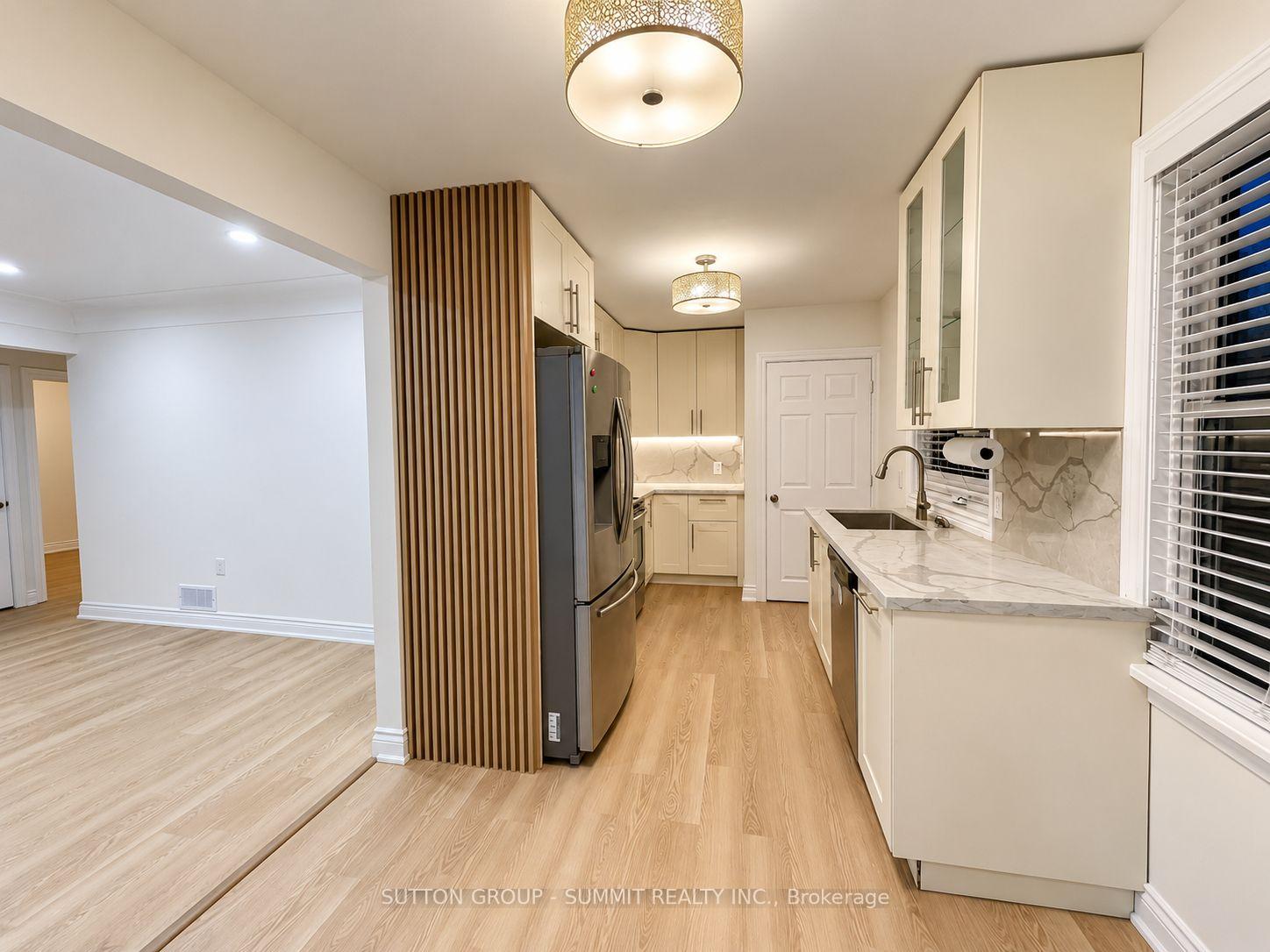 Photo 4 of 9 Grenadier Drive, Hamilton, Huntington — HOMEH