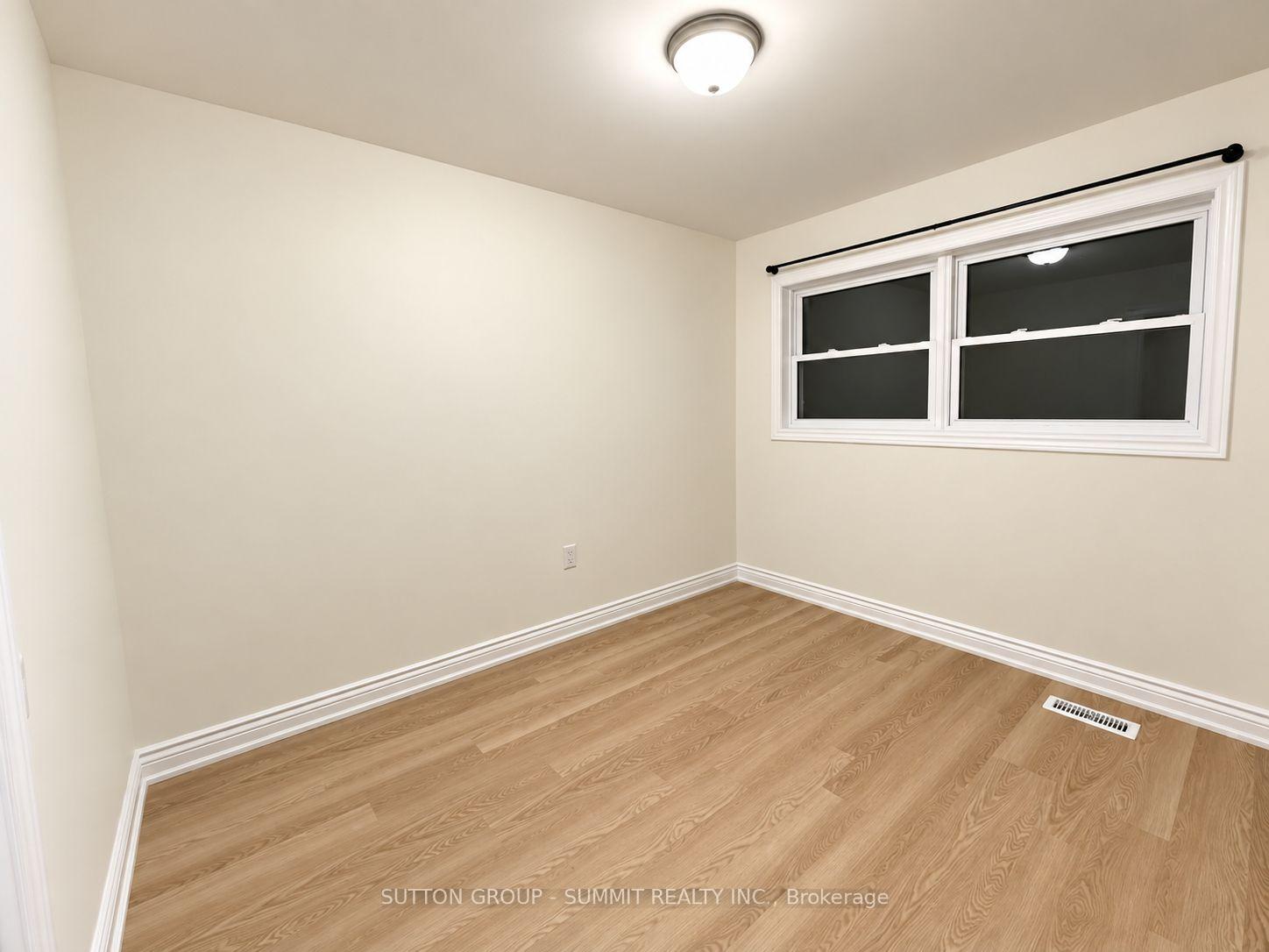 Photo 7 of 9 Grenadier Drive, Hamilton, Huntington — HOMEH