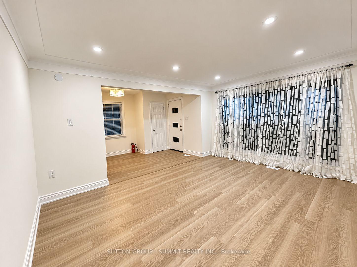 Photo 6 of 9 Grenadier Drive, Hamilton, Huntington — HOMEH