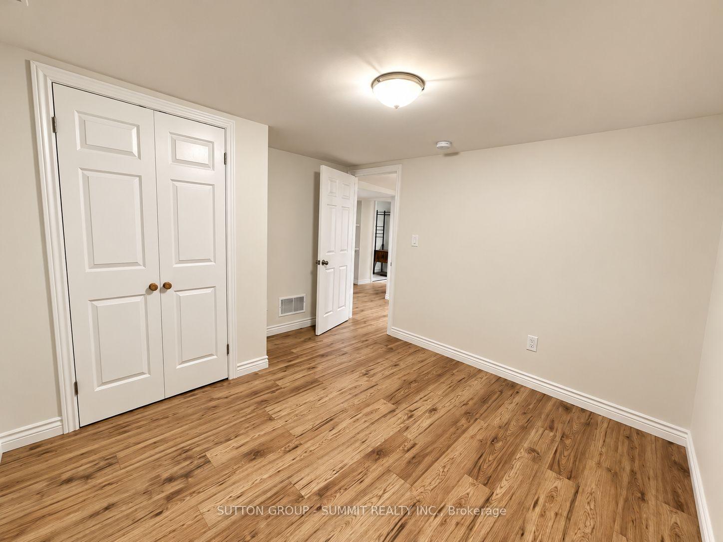 Photo 14 of 9 Grenadier Drive, Hamilton, Huntington — HOMEH