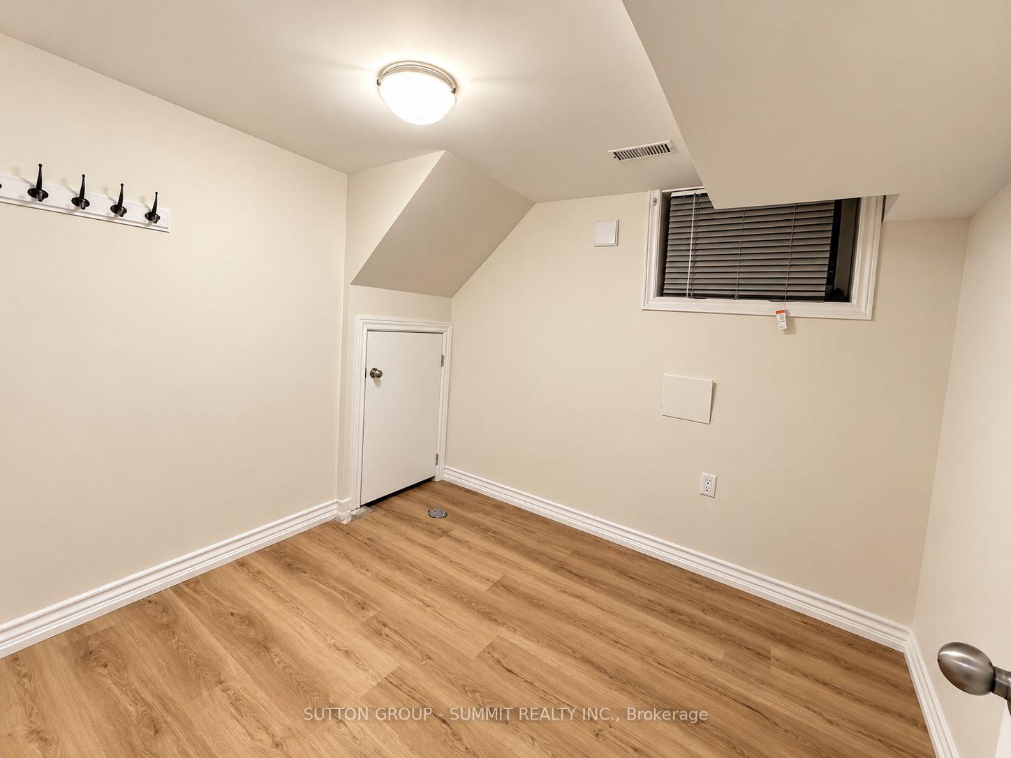 Photo 20 of 9 Grenadier Drive, Hamilton, Huntington — HOMEH