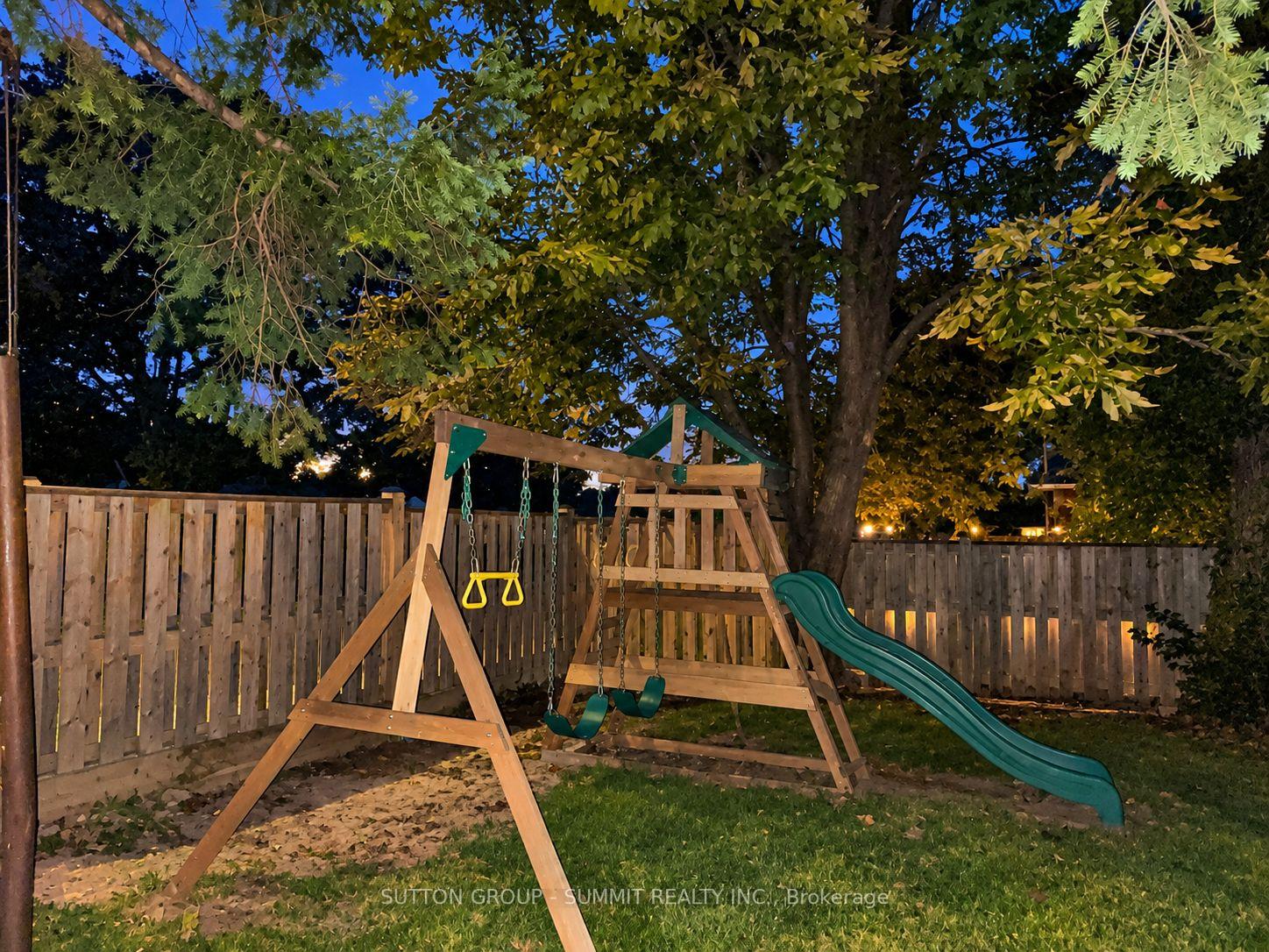 Photo 23 of 9 Grenadier Drive, Hamilton, Huntington — HOMEH