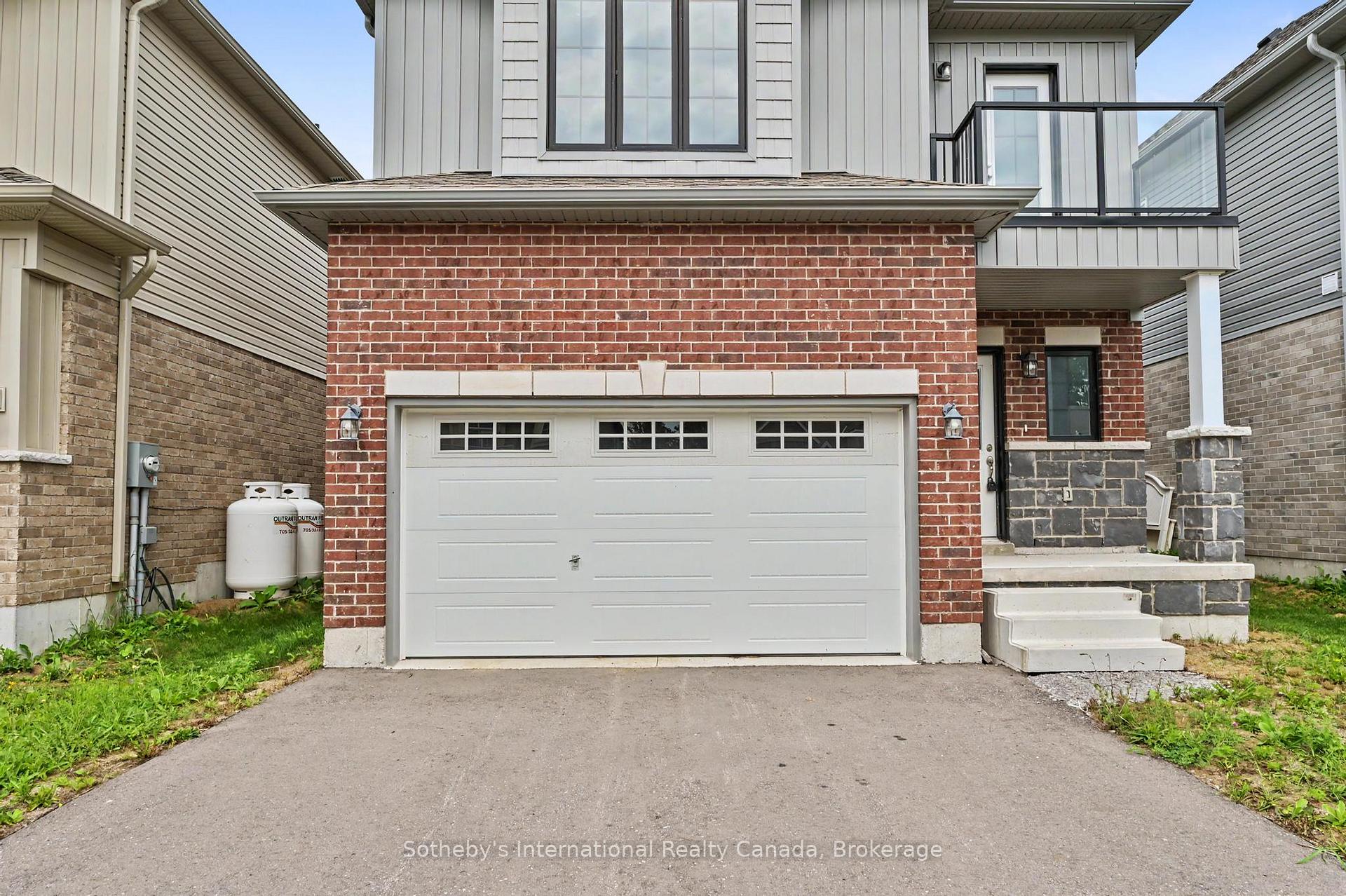 Photo 2 of 12 Hillcroft Way, Kawartha Lakes, Bobcaygeon — HOMEH