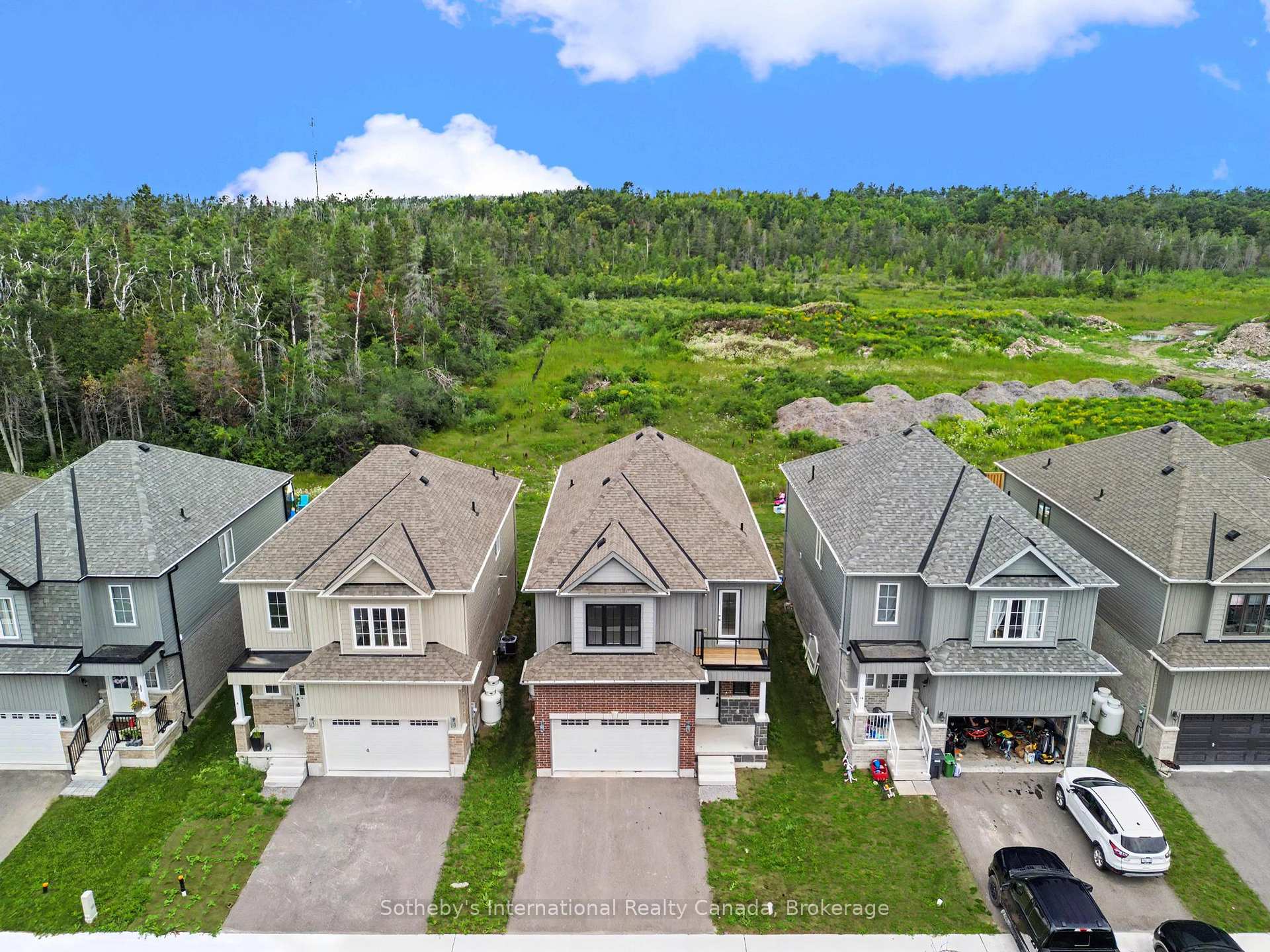 Photo 3 of 12 Hillcroft Way, Kawartha Lakes, Bobcaygeon — HOMEH
