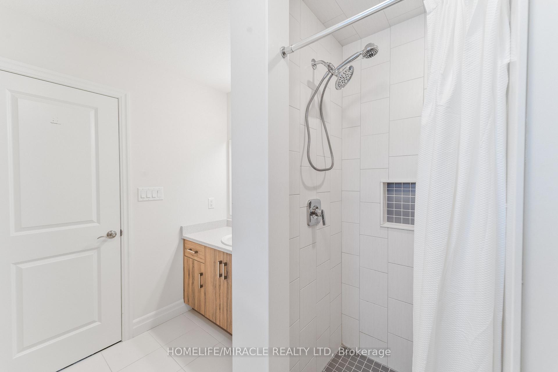 Photo 20 of 53 Robertson Drive, Stratford — HOMEH