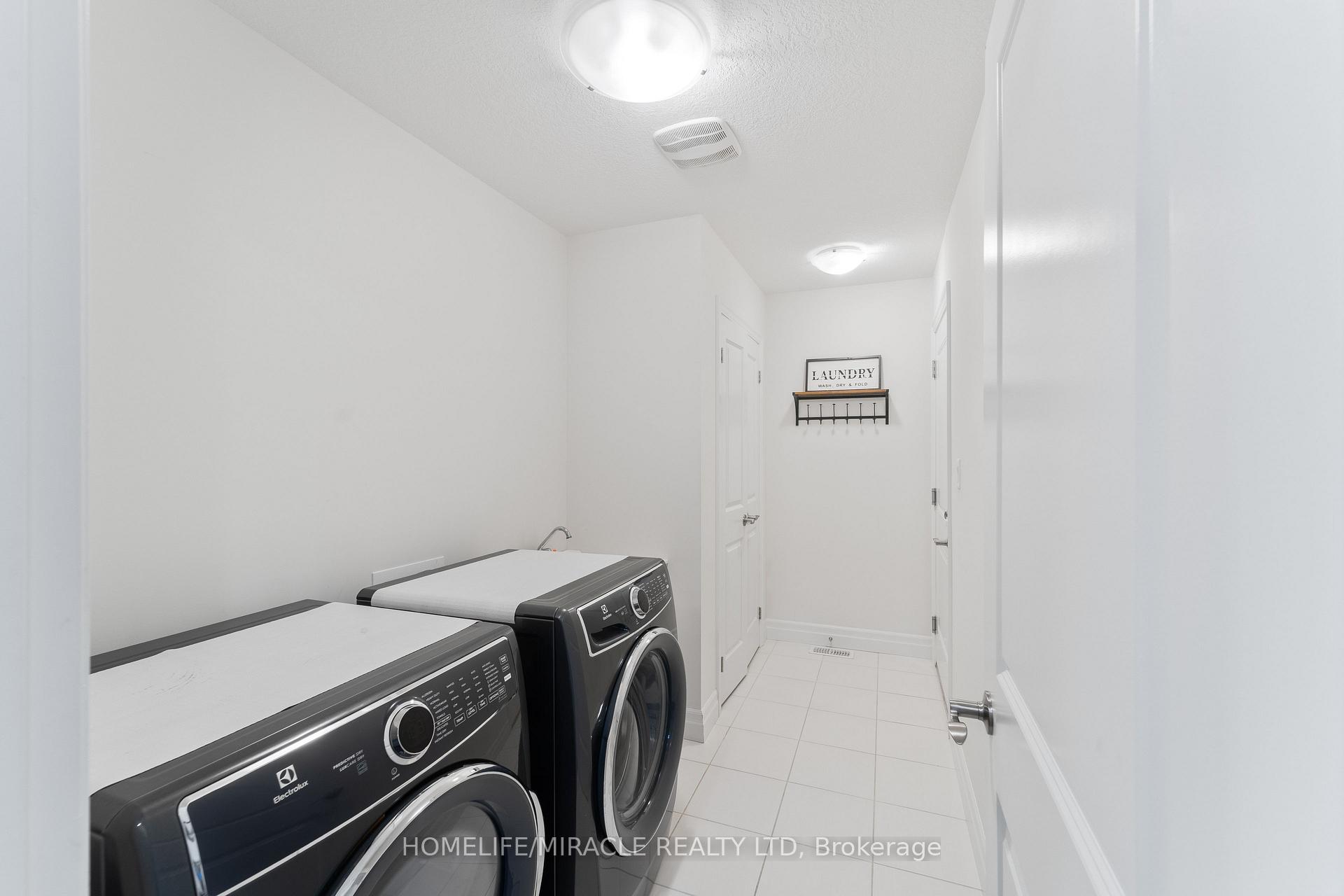 Photo 22 of 53 Robertson Drive, Stratford — HOMEH