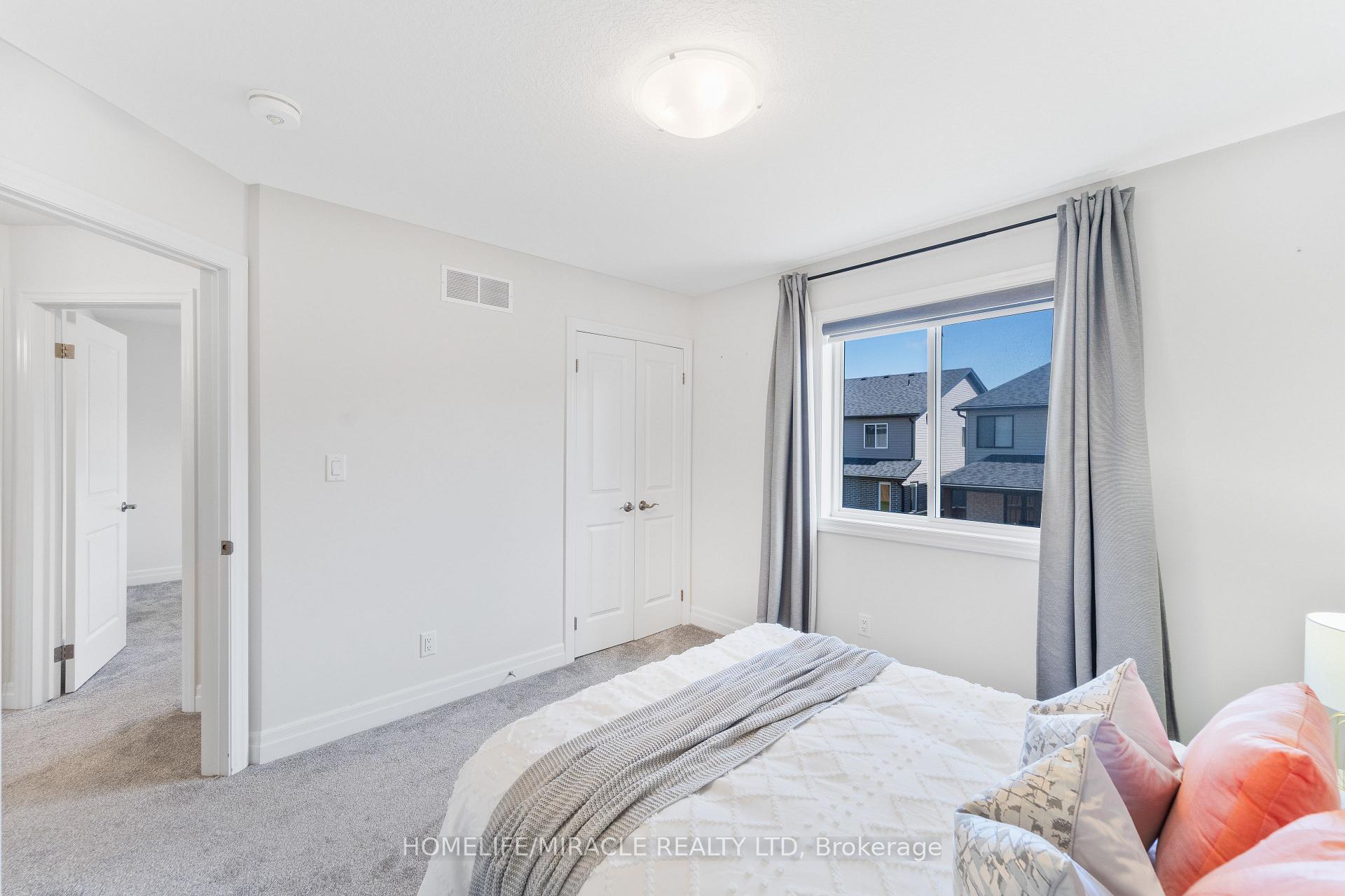 Photo 31 of 53 Robertson Drive, Stratford — HOMEH