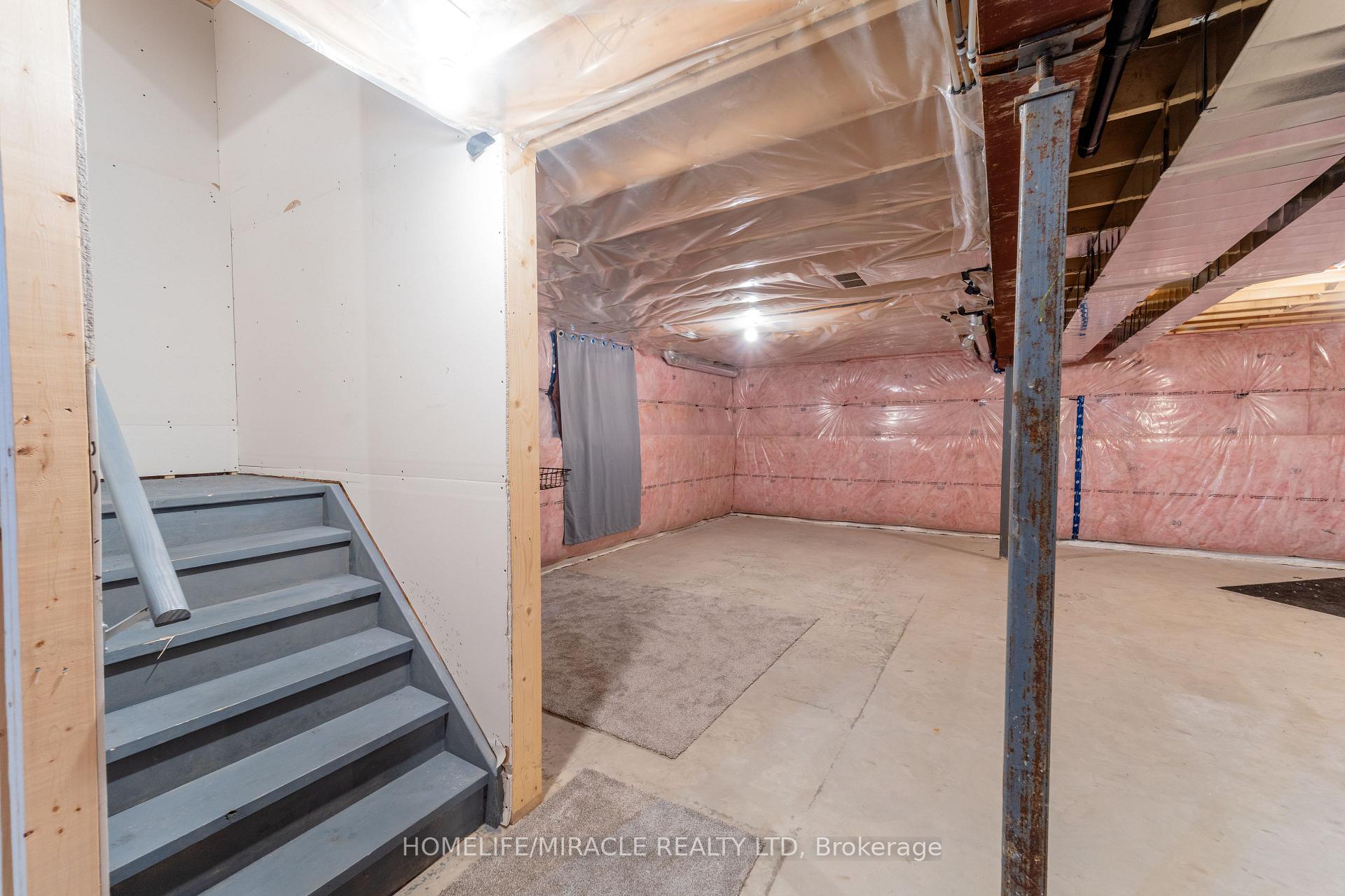 Photo 33 of 53 Robertson Drive, Stratford — HOMEH
