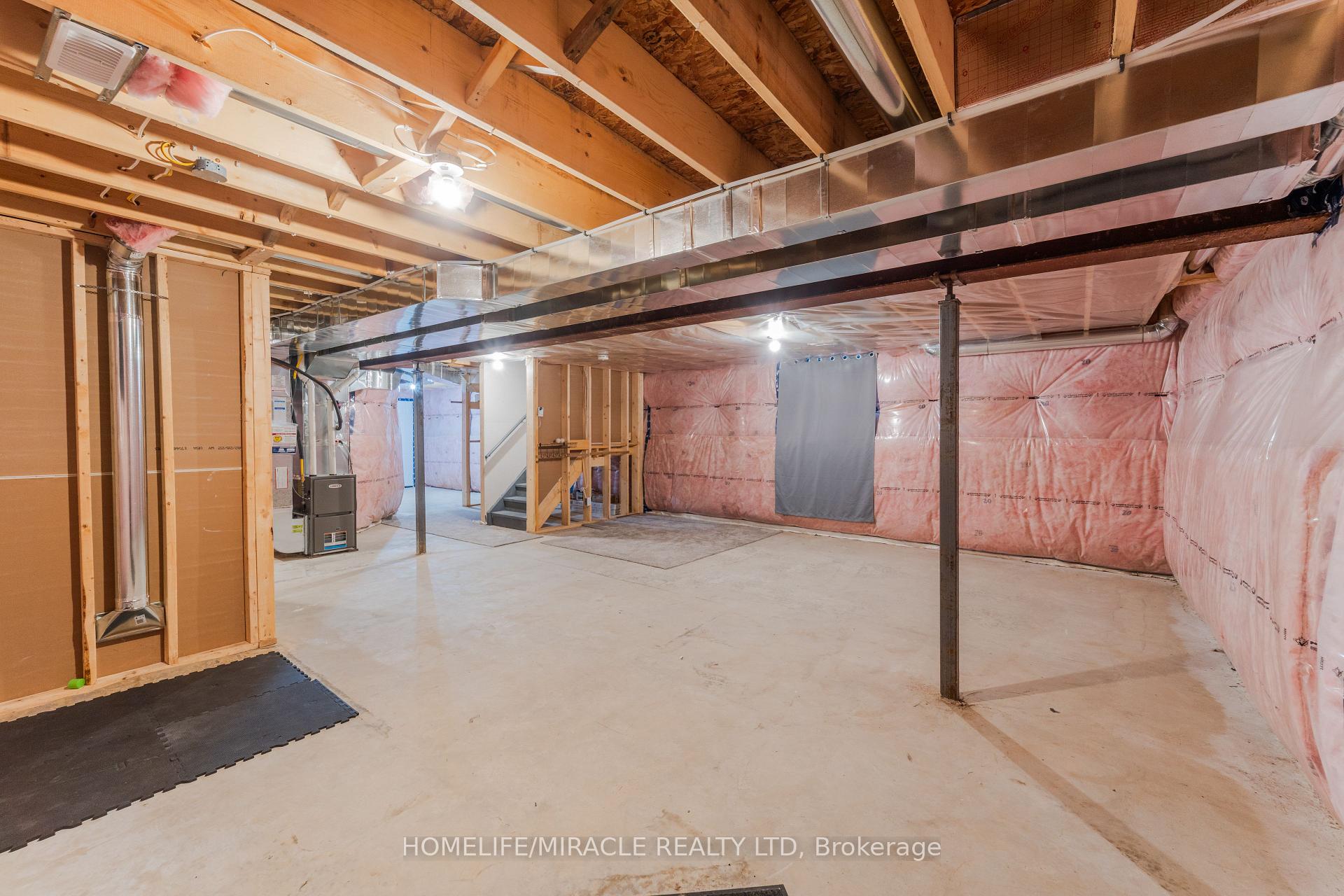 Photo 35 of 53 Robertson Drive, Stratford — HOMEH