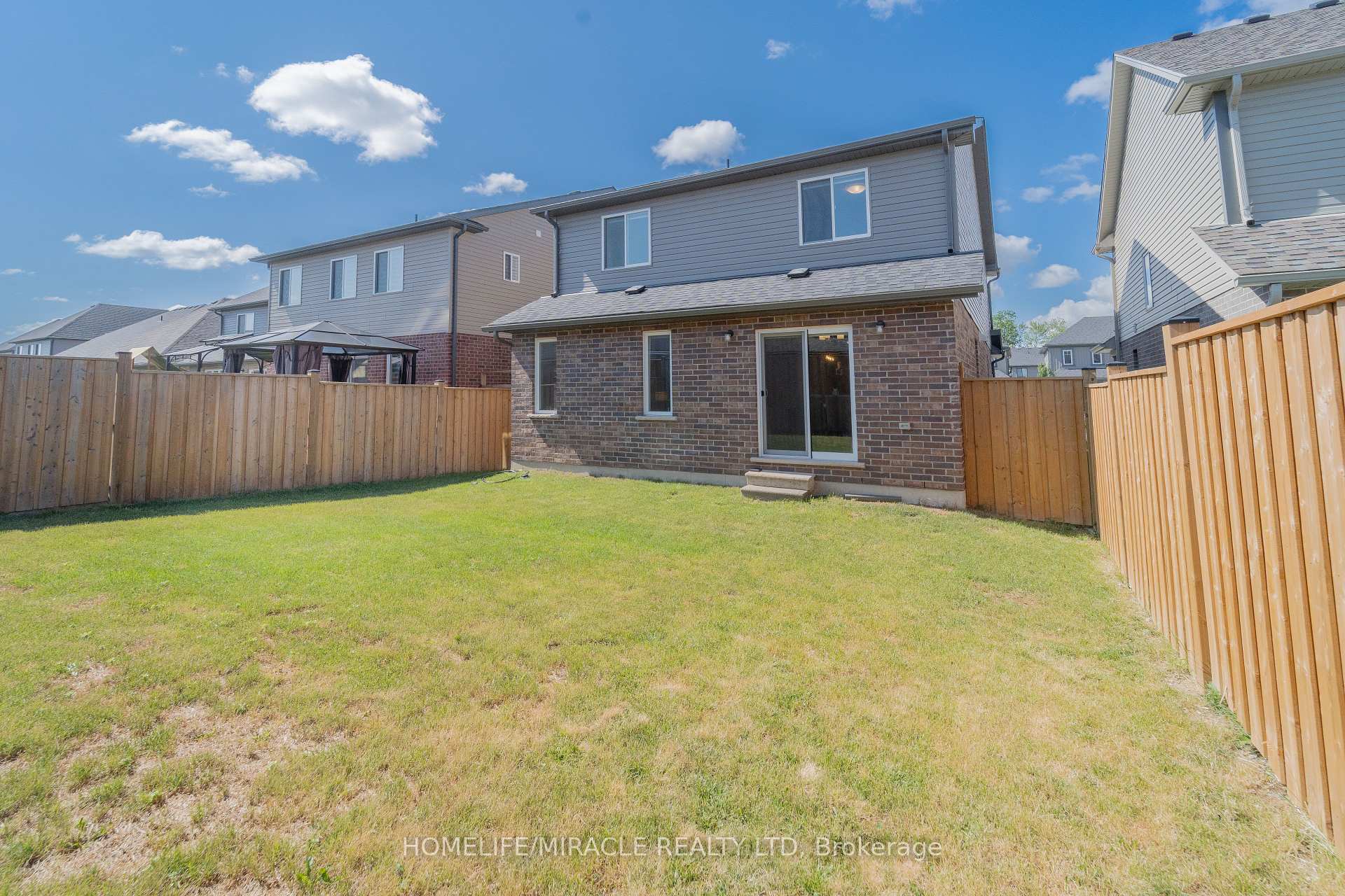 Photo 37 of 53 Robertson Drive, Stratford — HOMEH