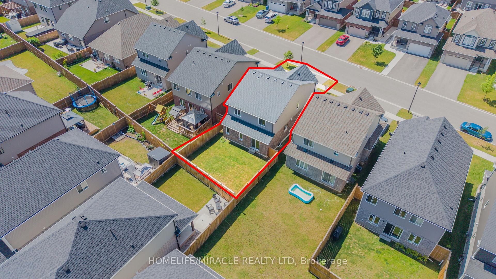 Photo 40 of 53 Robertson Drive, Stratford — HOMEH