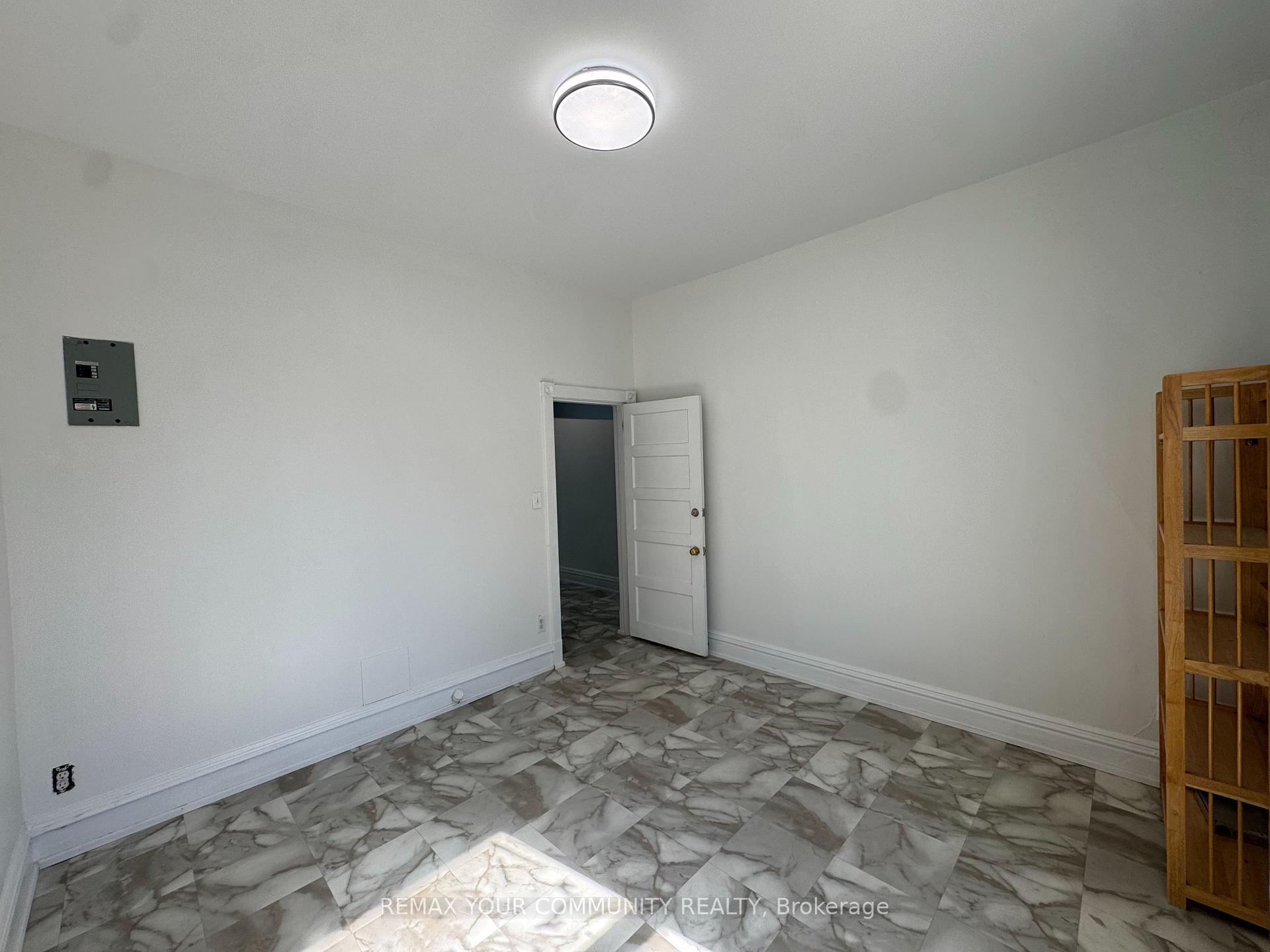 Photo 4 of Unit #3, 358 Main Street W, Hamilton, Strathcona — HOMEH