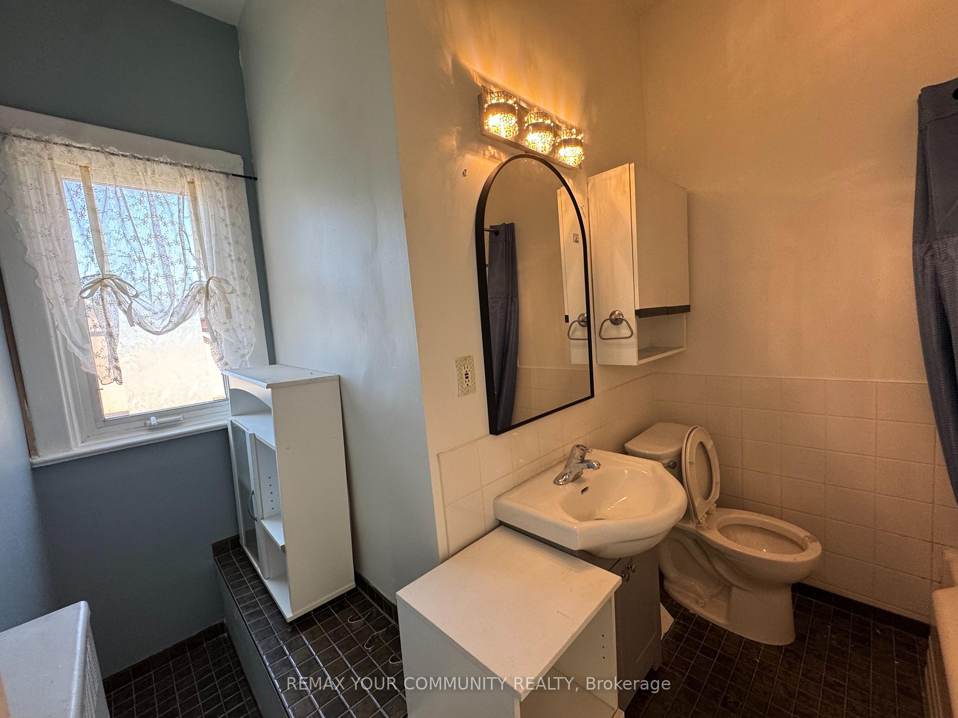 Photo 13 of Unit #3, 358 Main Street W, Hamilton, Strathcona — HOMEH