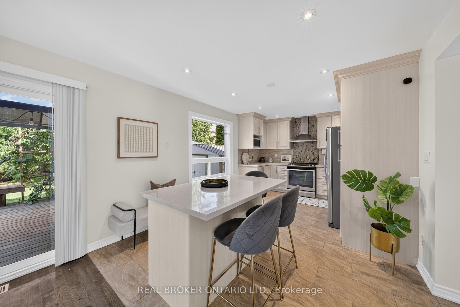 Photo 6 of 63 Eric Clarke Drive, Whitby, Rolling Acres — HOMEH