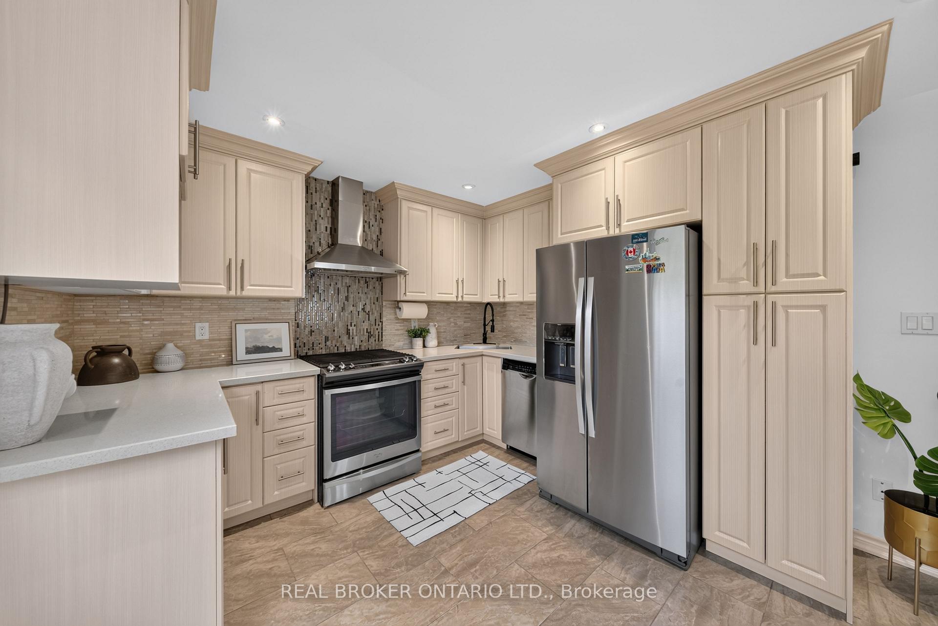 Photo 8 of 63 Eric Clarke Drive, Whitby, Rolling Acres — HOMEH