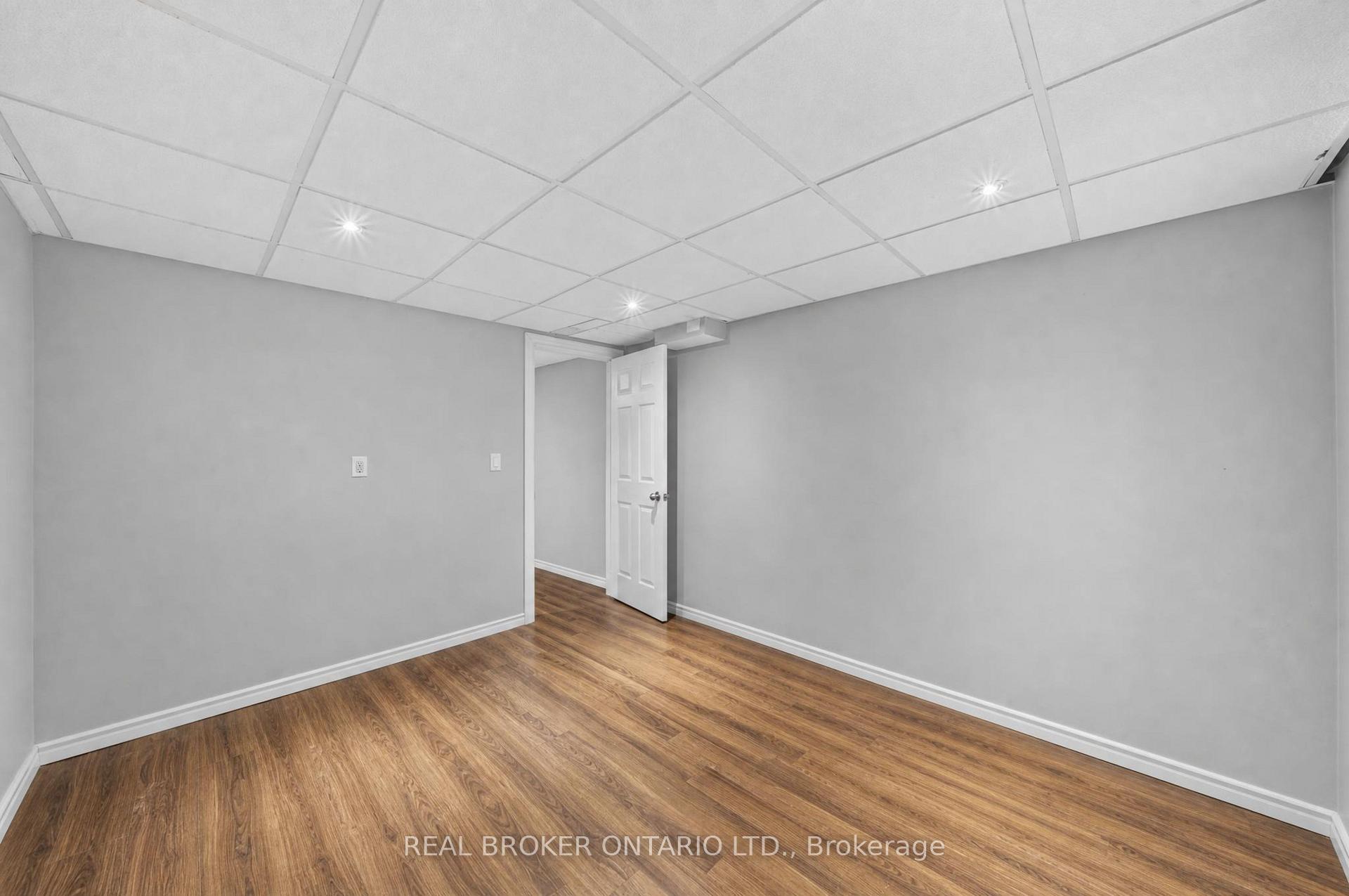 Photo 31 of 63 Eric Clarke Drive, Whitby, Rolling Acres — HOMEH