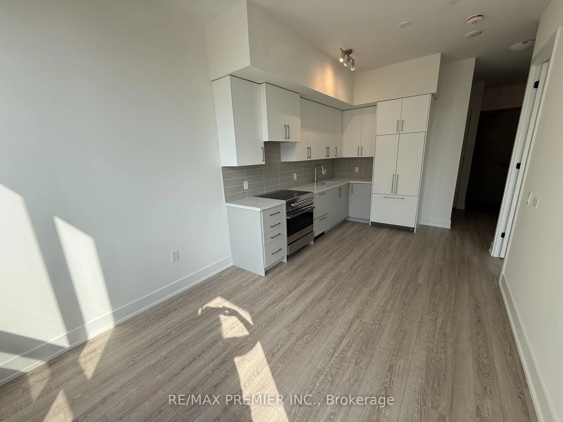 Photo 10 of Unit 106, 2075 King Road, King, King City — HOMEH