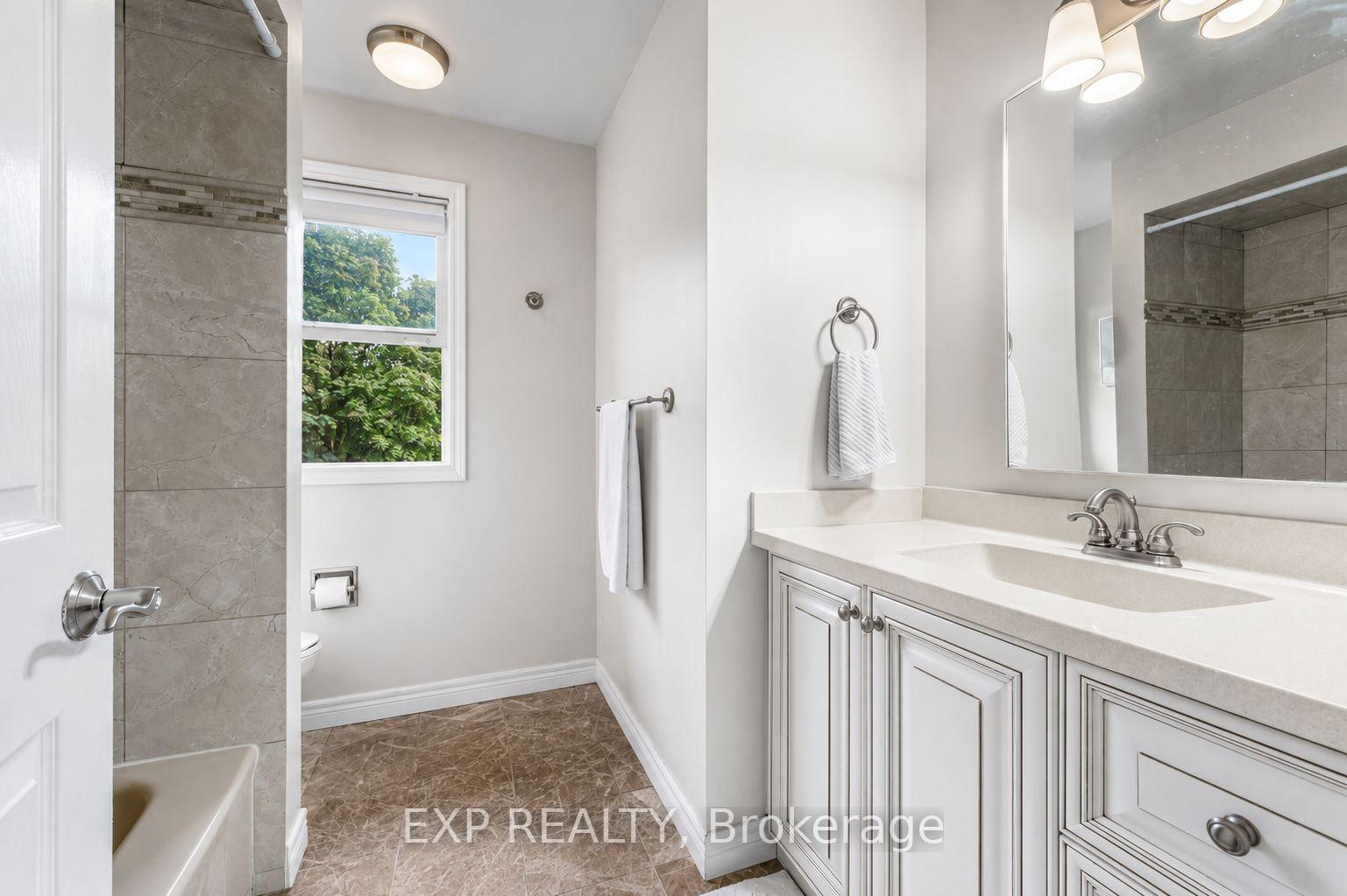 Photo 25 of 16 Wainwright Avenue, Richmond Hill, North Richvale — HOMEH