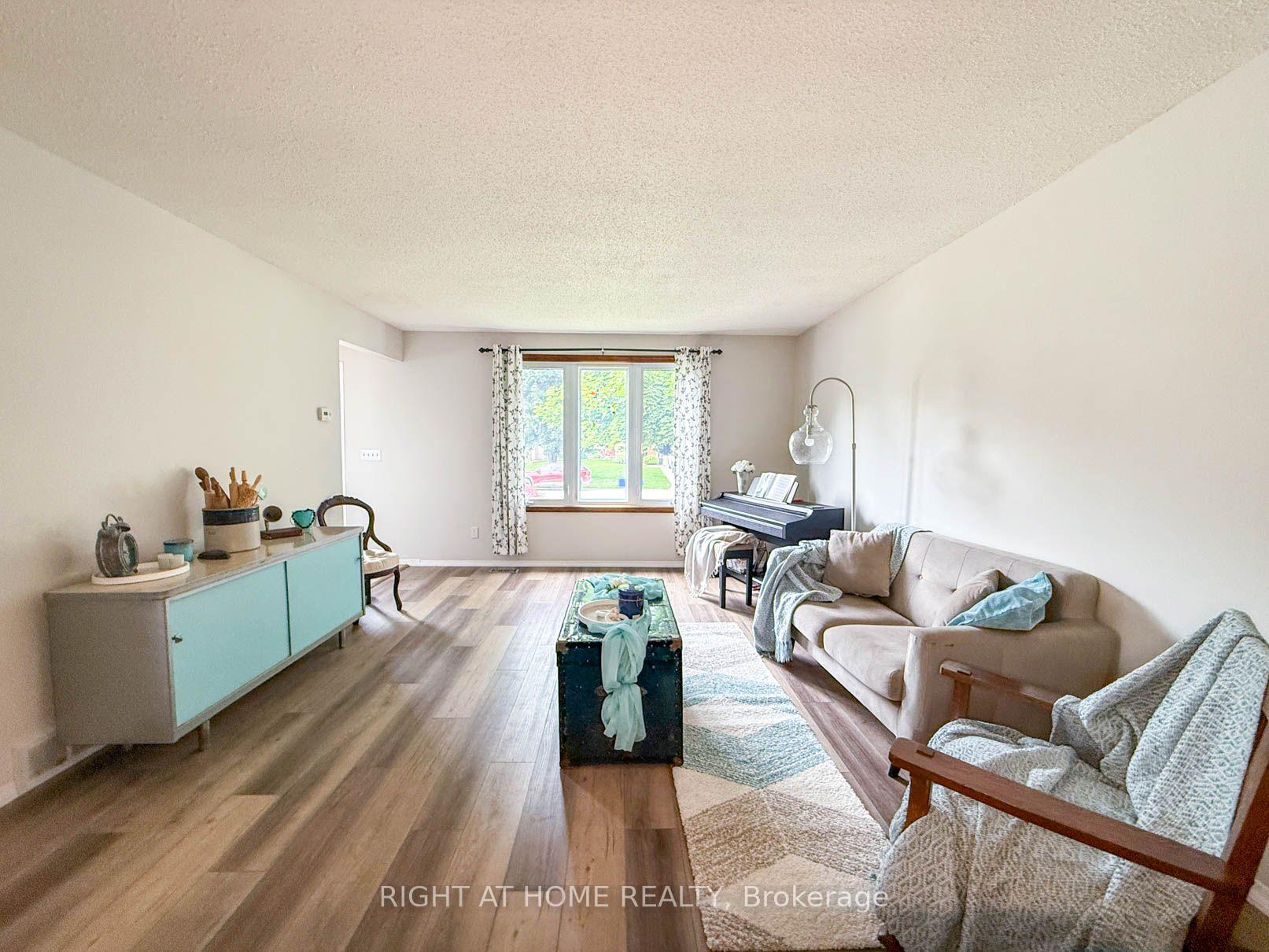 Photo 6 of 2623 Kaymar Crescent, Sarnia — HOMEH