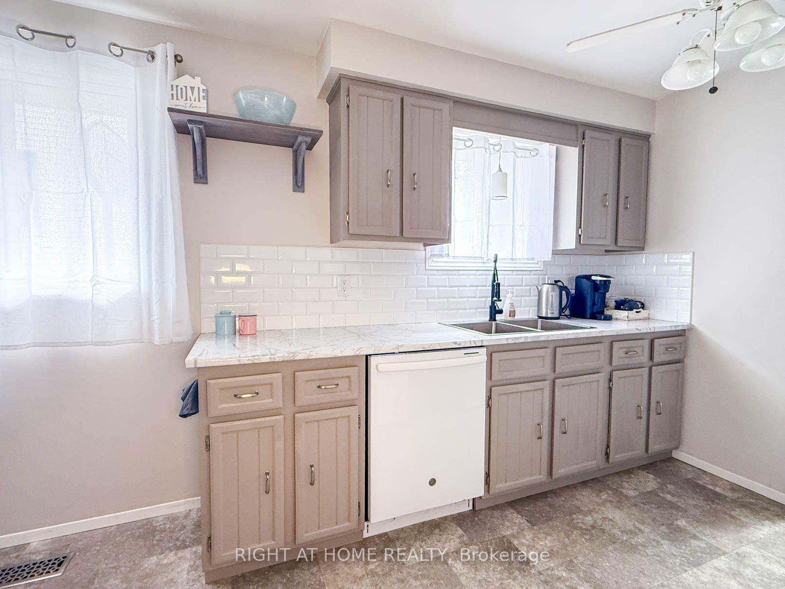 Photo 11 of 2623 Kaymar Crescent, Sarnia — HOMEH