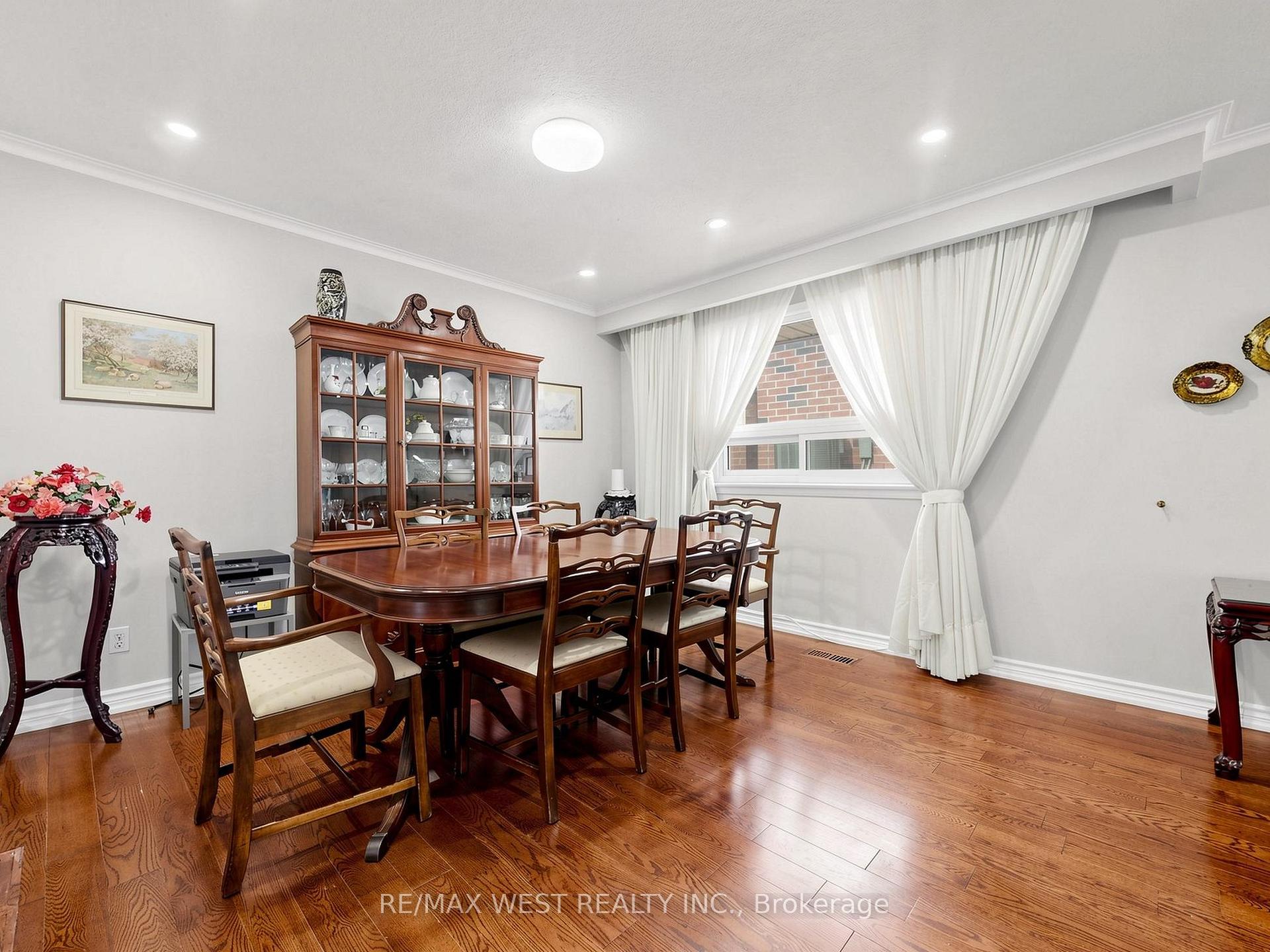 Photo 4 of 41 Burnview Crescent, Scarborough, Woburn — HOMEH