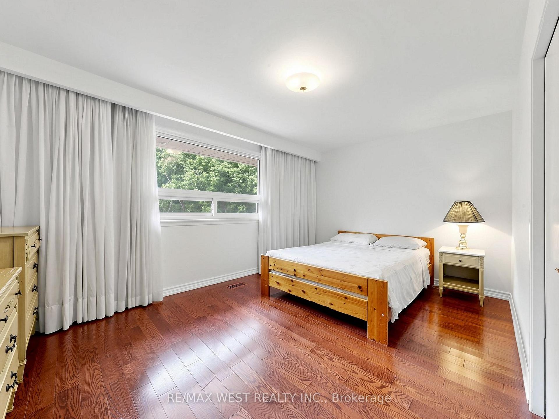 Photo 11 of 41 Burnview Crescent, Scarborough, Woburn — HOMEH