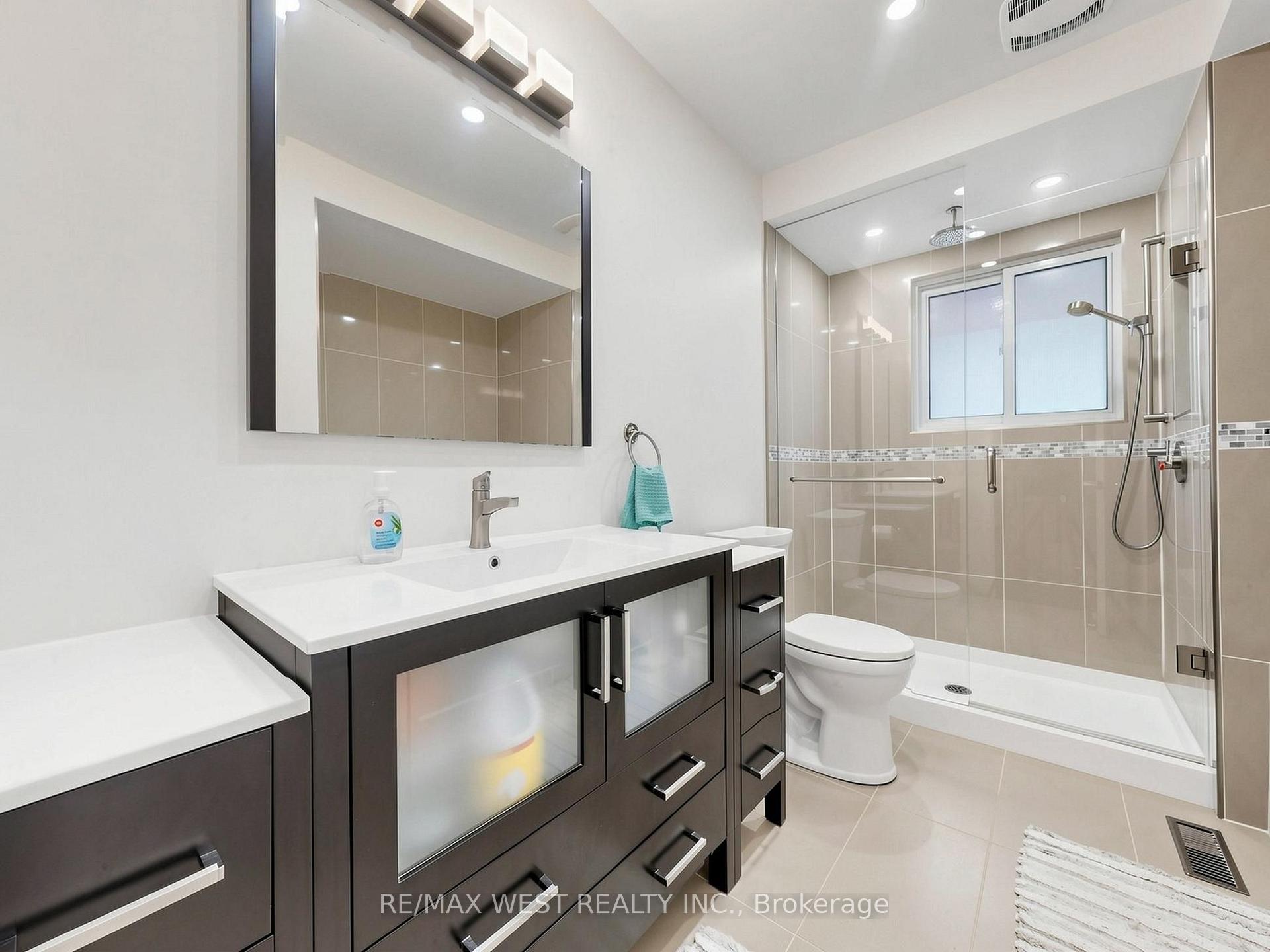 Photo 13 of 41 Burnview Crescent, Scarborough, Woburn — HOMEH