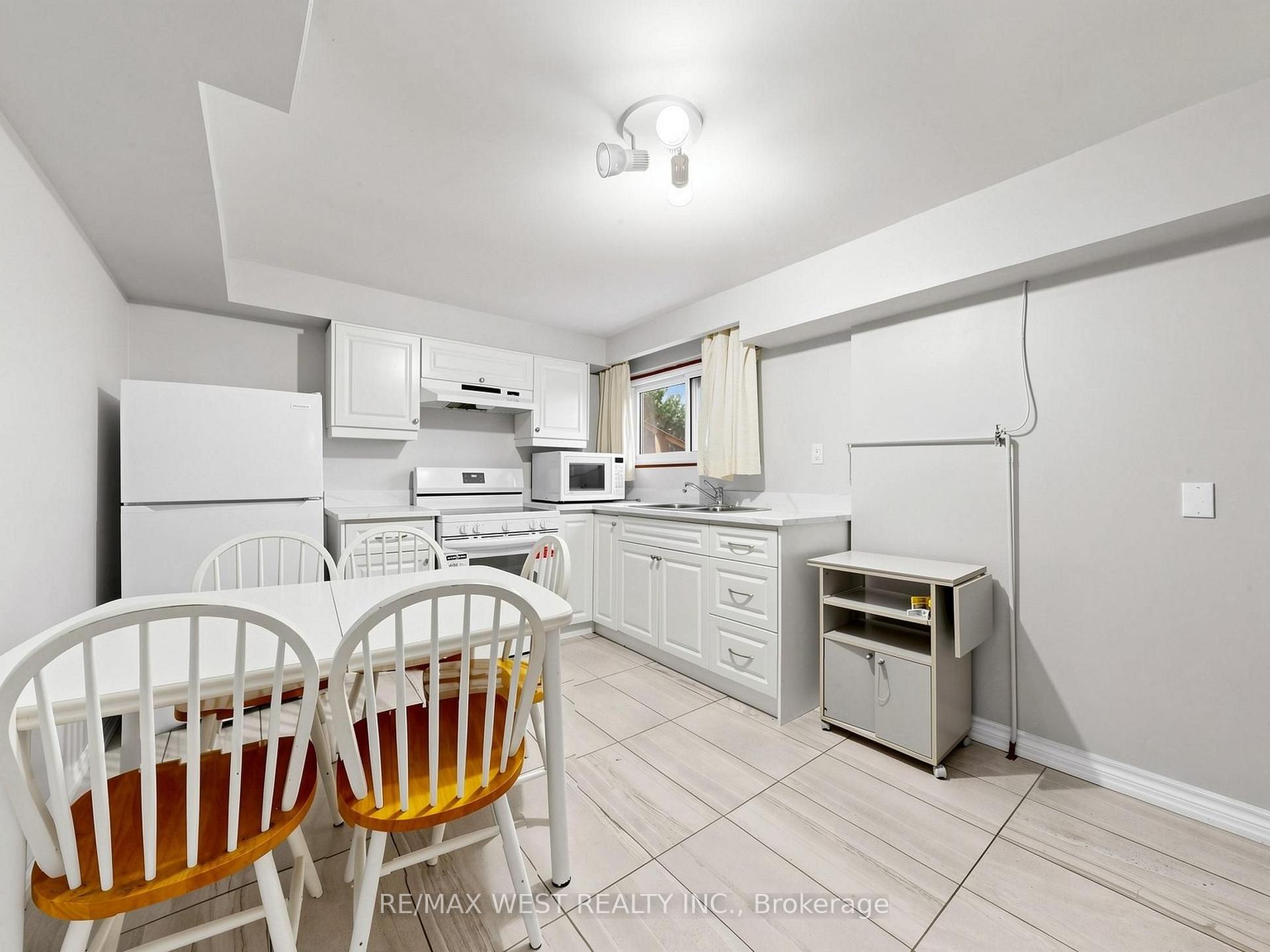 Photo 19 of 41 Burnview Crescent, Scarborough, Woburn — HOMEH