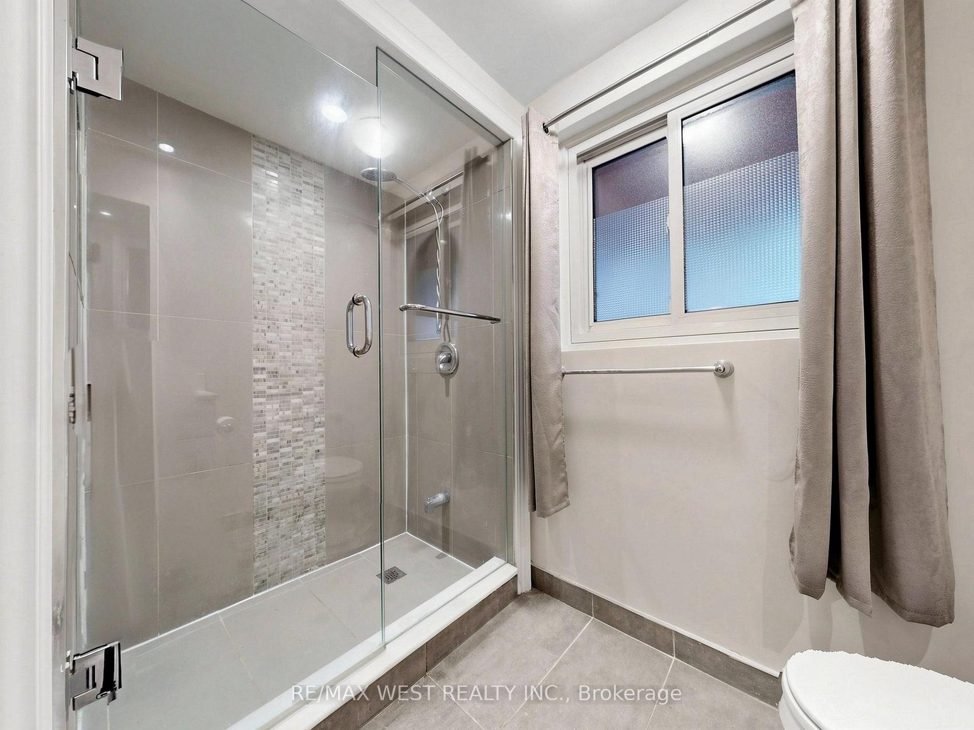 Photo 24 of 41 Burnview Crescent, Scarborough, Woburn — HOMEH