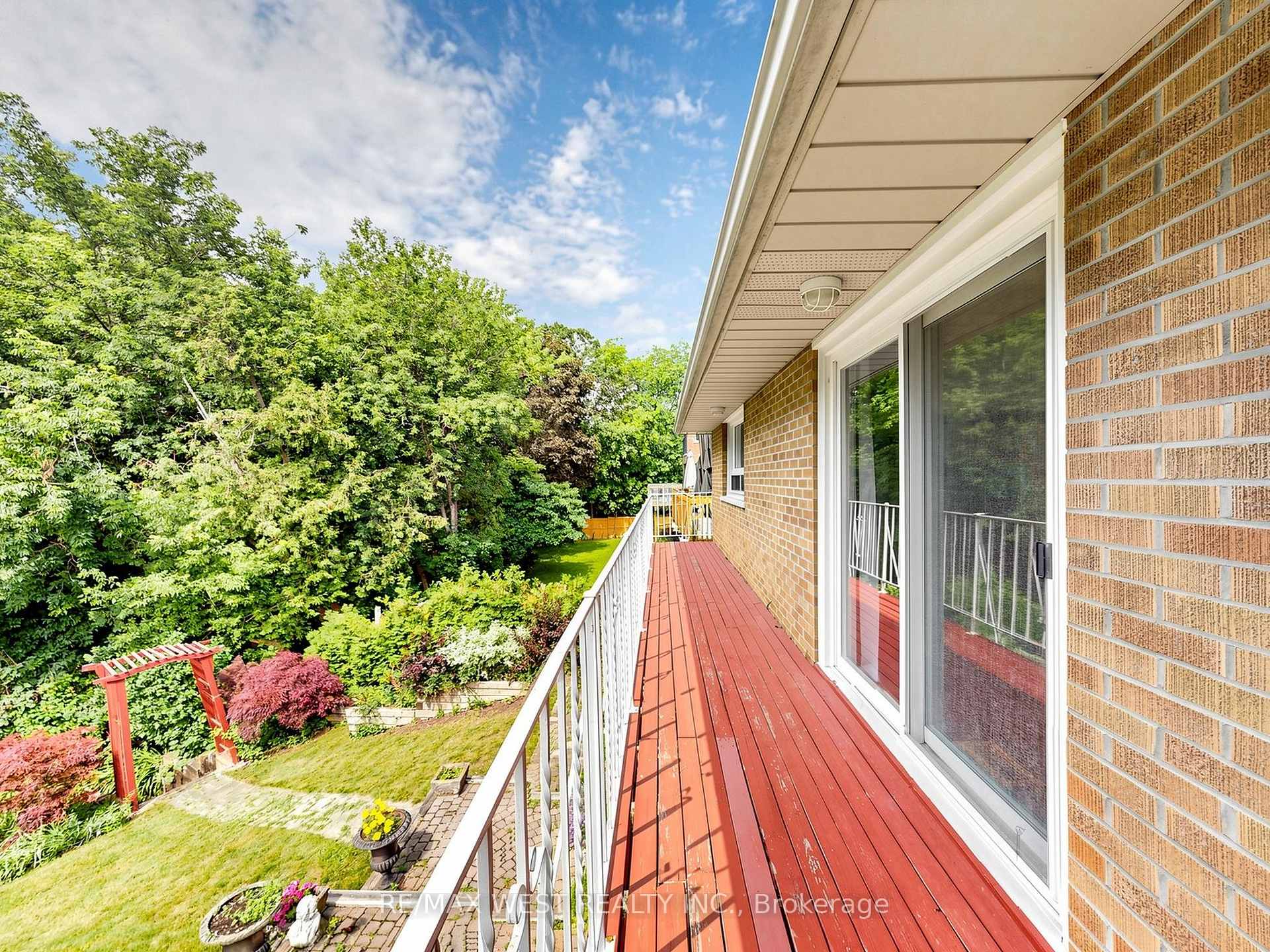 Photo 26 of 41 Burnview Crescent, Scarborough, Woburn — HOMEH
