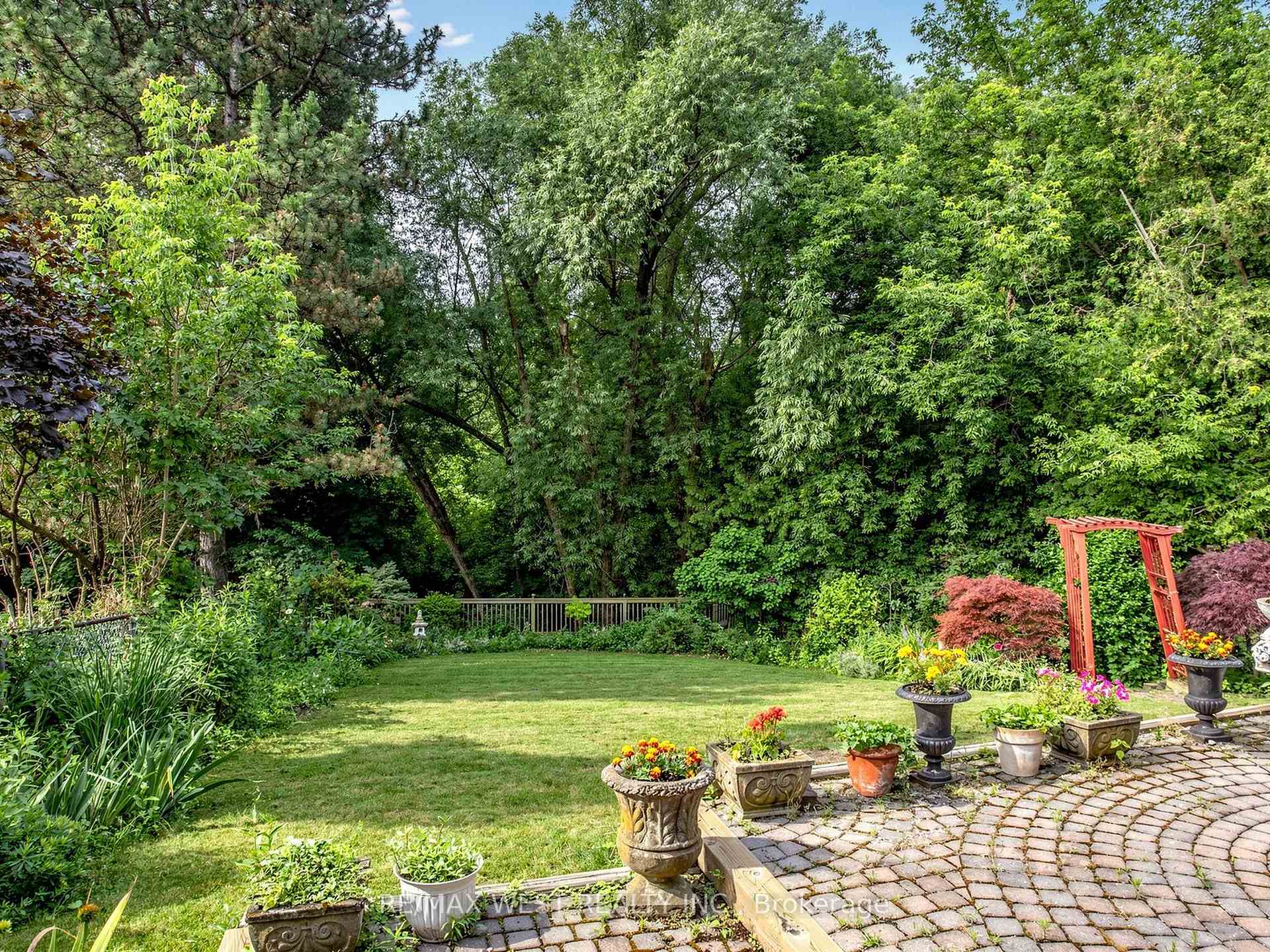 Photo 29 of 41 Burnview Crescent, Scarborough, Woburn — HOMEH