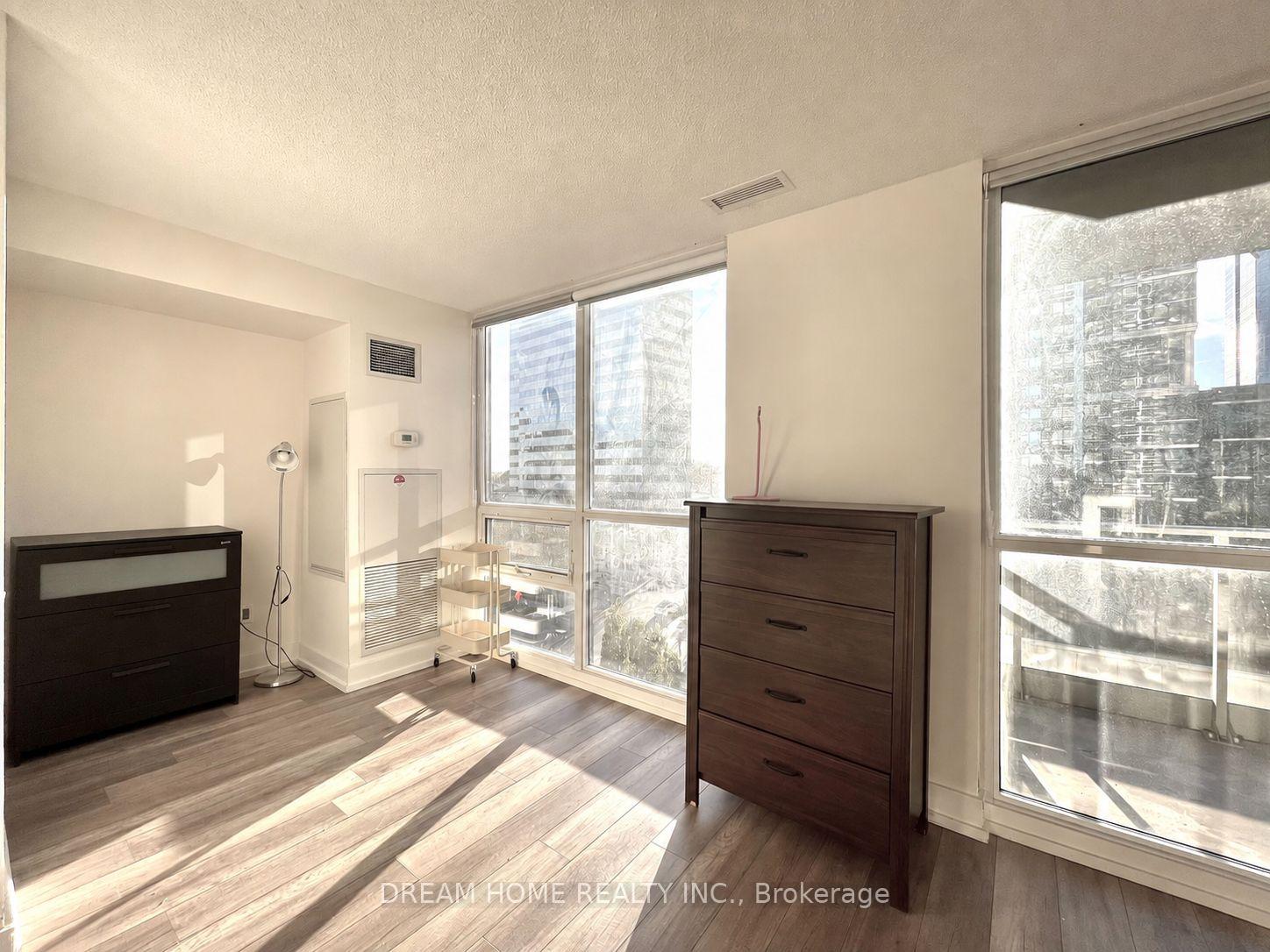 Photo 6 of Unit 711, 23 Sheppard Avenue E, North York, Willowdale East — HOMEH