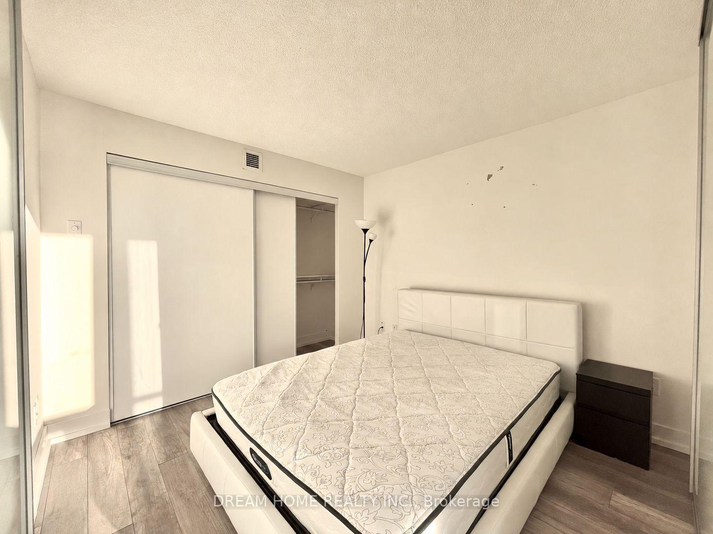 Photo 8 of Unit 711, 23 Sheppard Avenue E, North York, Willowdale East — HOMEH