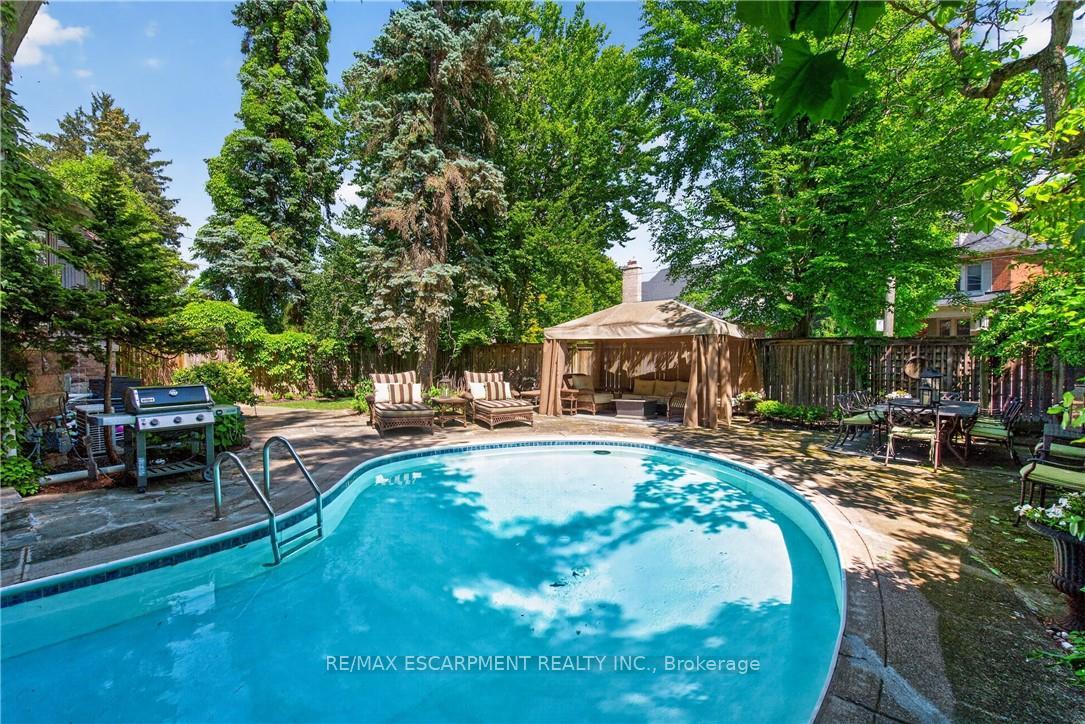 Photo 2 of 74 Oak Knoll Drive, Hamilton, Westdale — HOMEH