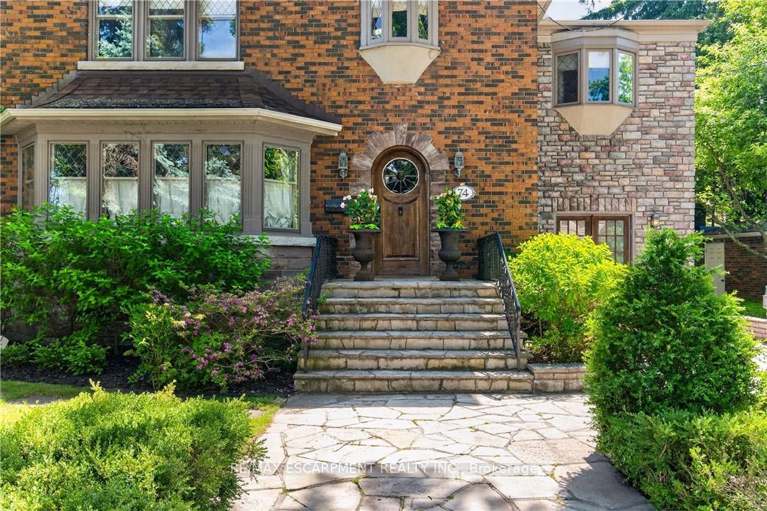 Photo 3 of 74 Oak Knoll Drive, Hamilton, Westdale — HOMEH