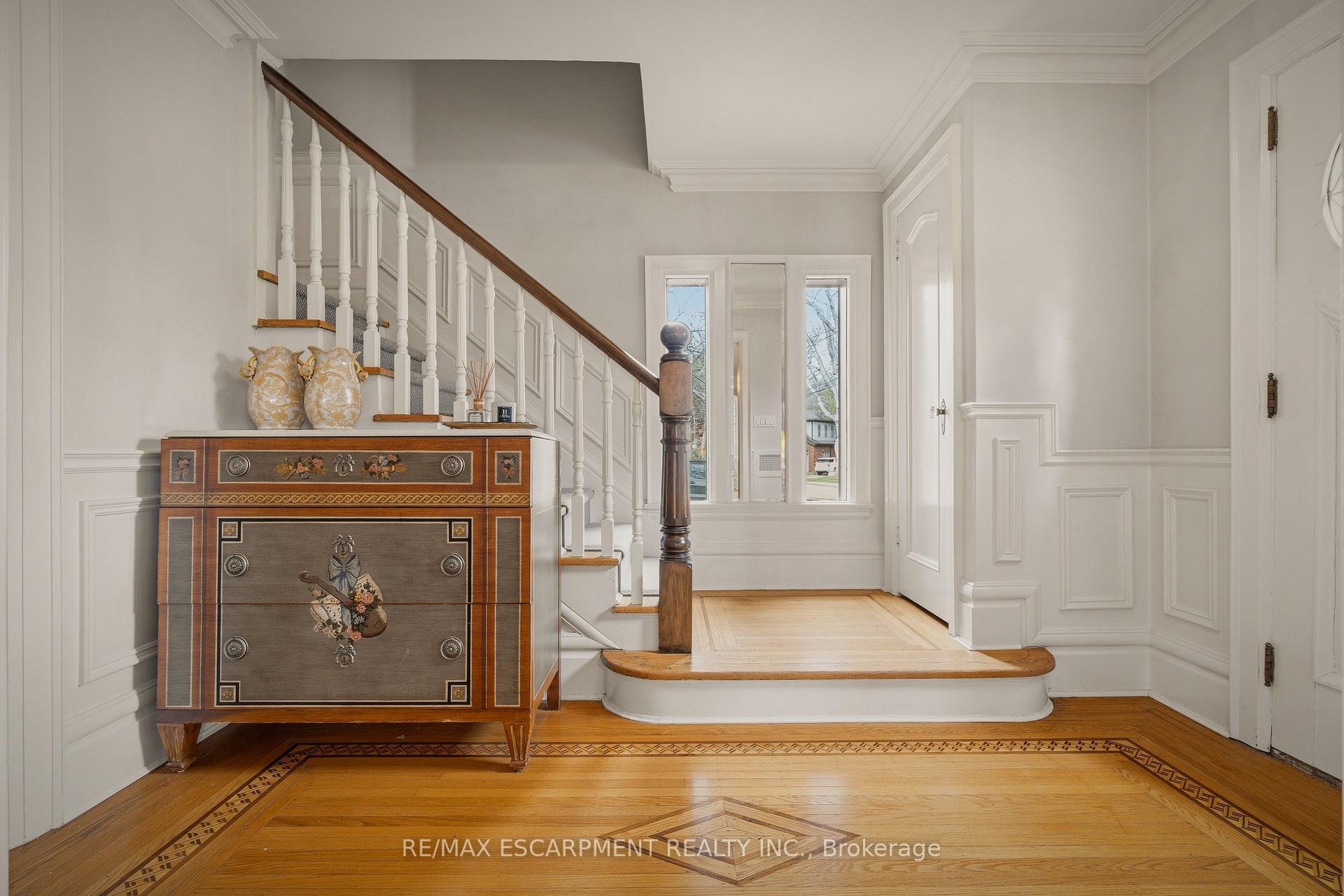Photo 4 of 74 Oak Knoll Drive, Hamilton, Westdale — HOMEH