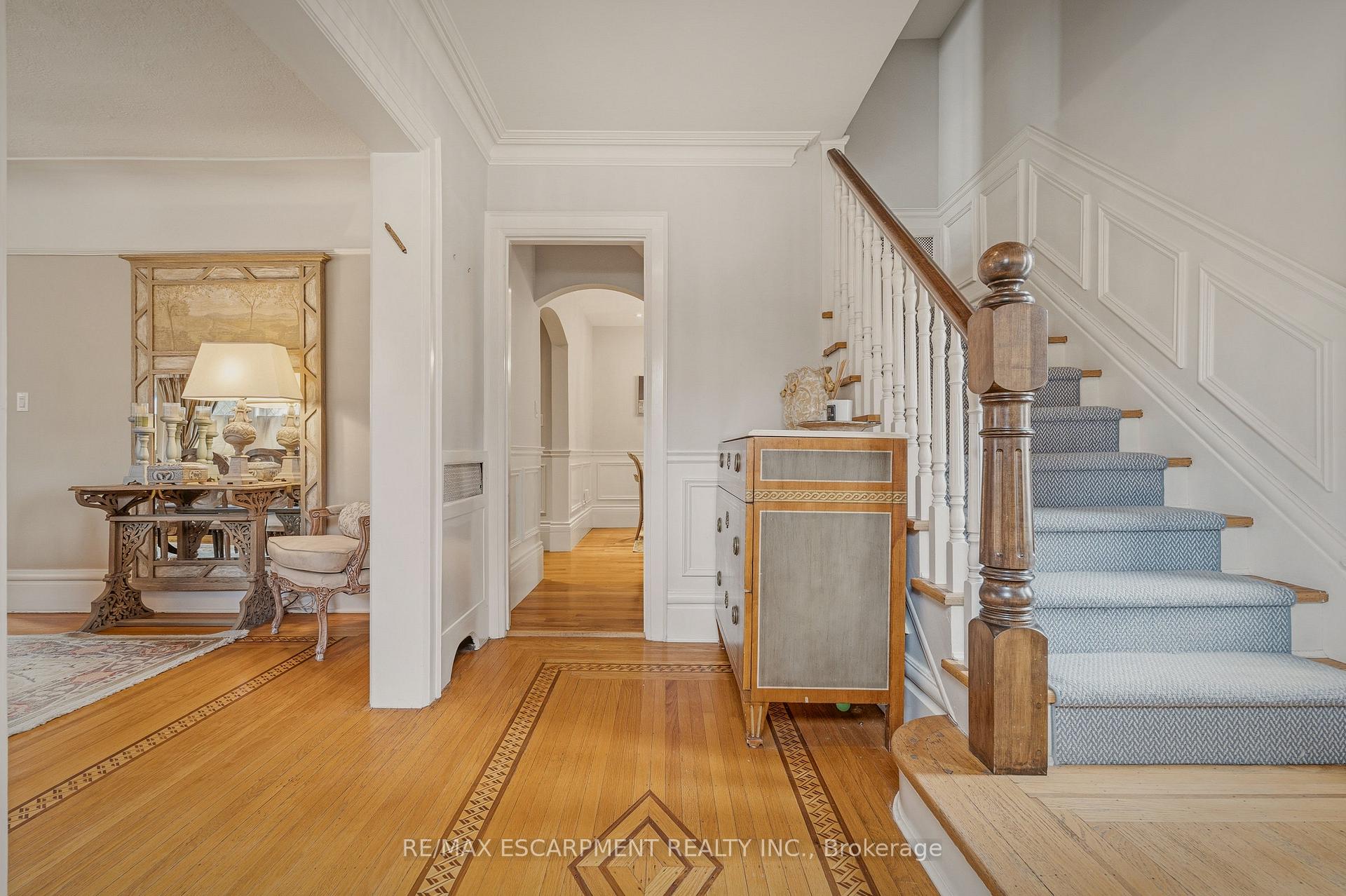 Photo 5 of 74 Oak Knoll Drive, Hamilton, Westdale — HOMEH